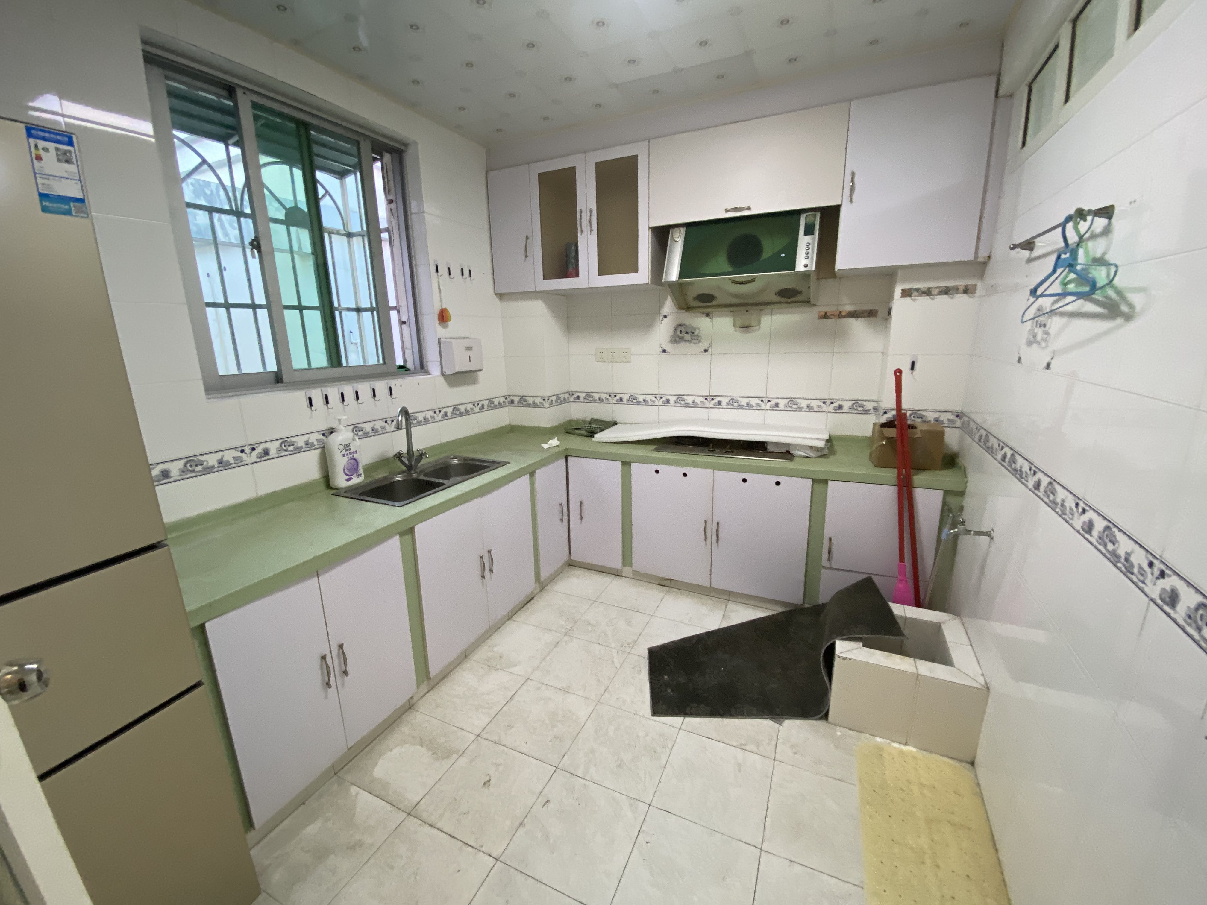 富豪大厦(富豪花园) 3室2厅1卫 2900.0元/月 富豪大厦(富豪花园) 3室2厅1卫 2900.0元/月室内图