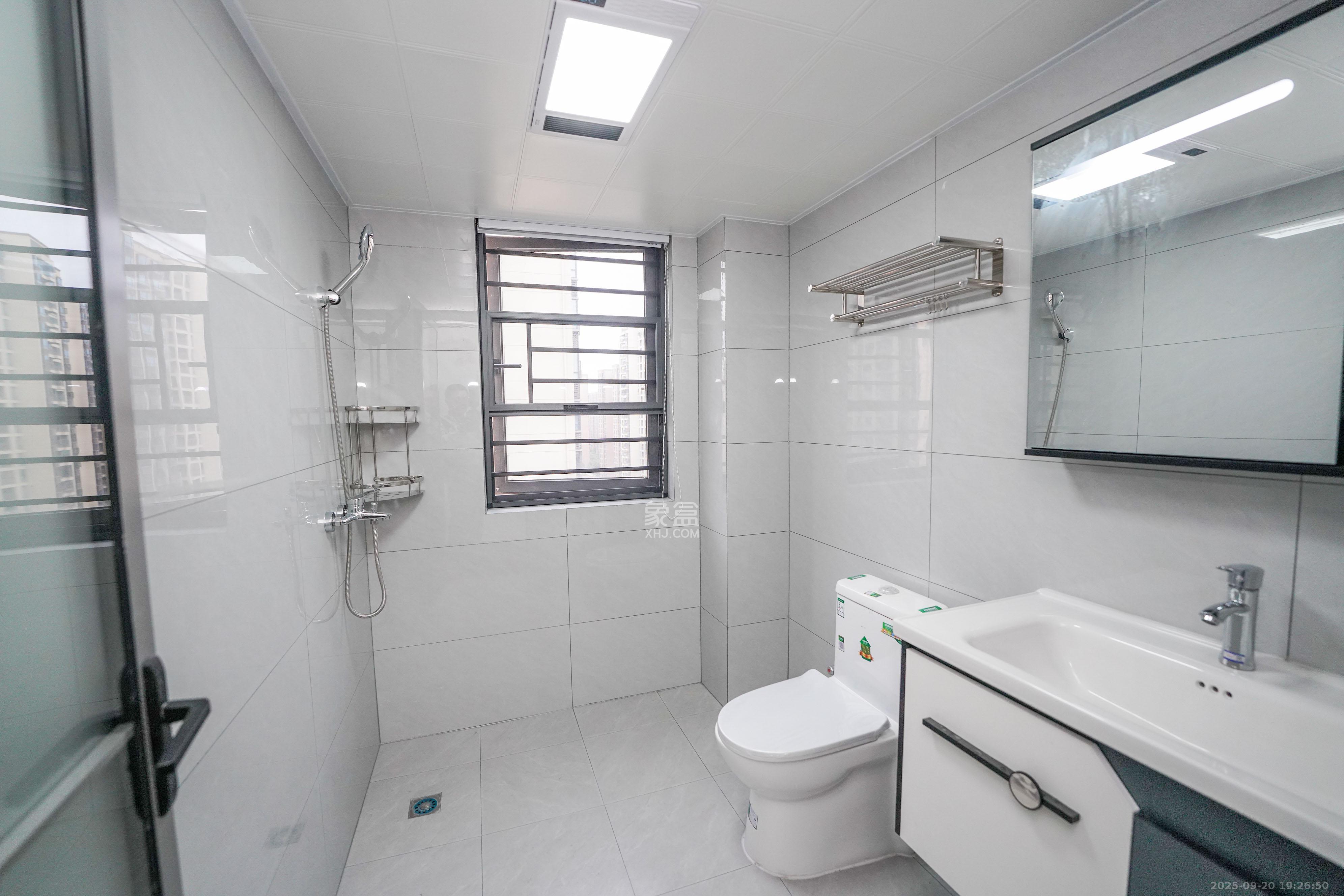 丽发新城 4室2厅2卫 130.0万 丽发新城 4室2厅2卫 130.0万卫生间