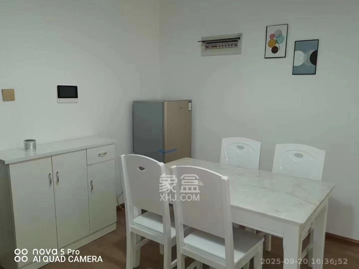 爵世名邸东湖(东湖壹号企业总部基地) 3室2厅1卫 2300.0元/月 爵世名邸东湖(东湖壹号企业总部基地) 3室2厅1卫 2300.0元/月室内图