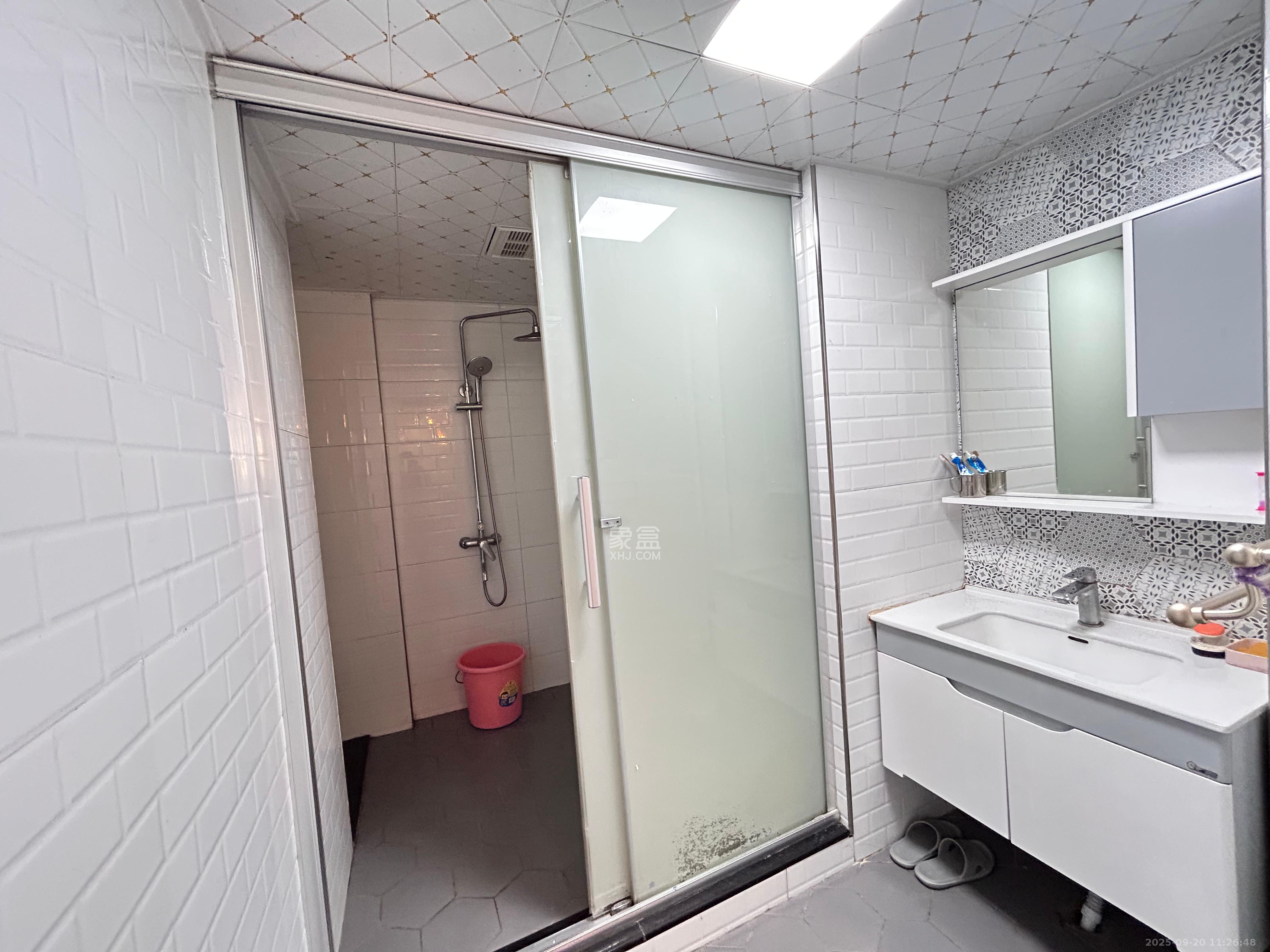 郡原居里  3室2厅1卫    2100.0元/月室内图