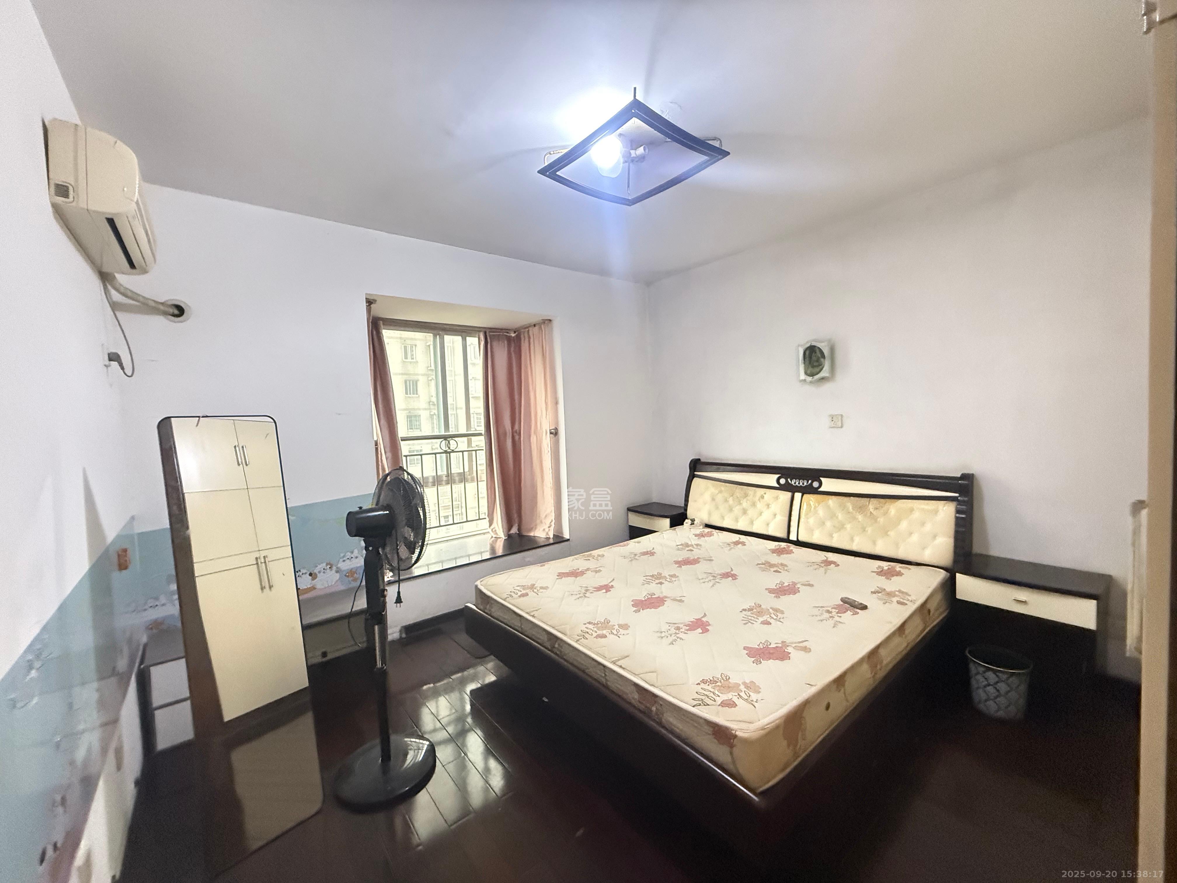 湘卫花苑  3室2厅2卫    2300.0元/月室内图