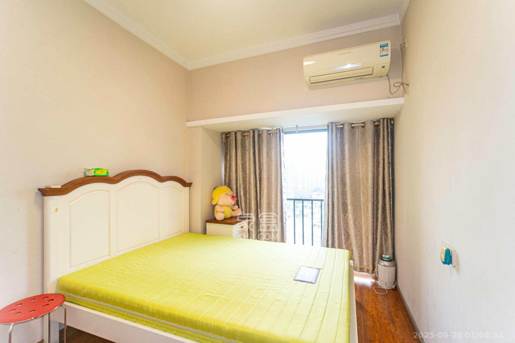 藏珑湖上国际花园 3室2厅2卫 138.0万 藏珑湖上国际花园 3室2厅2卫 138.0万卧室