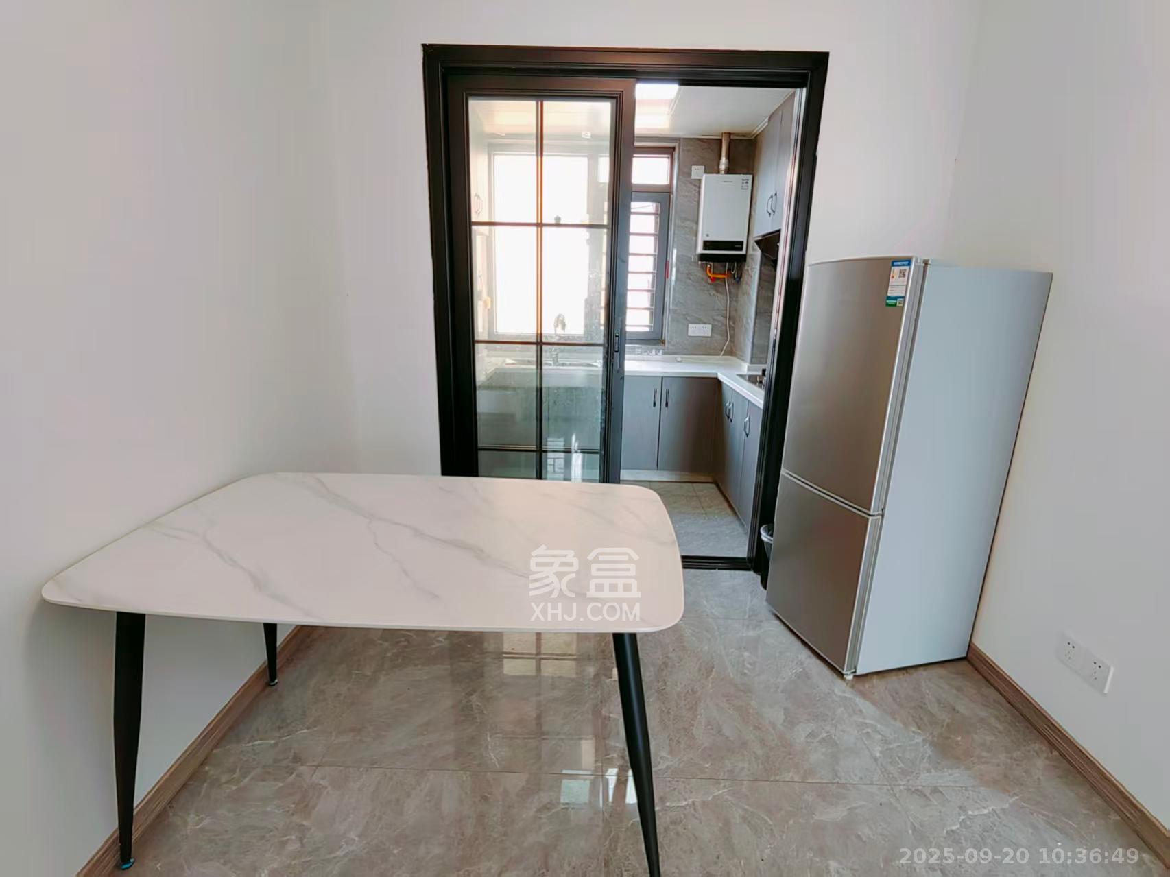 荣升家园（湘江熙岸）  2室2厅1卫    2250.0元/月室内图