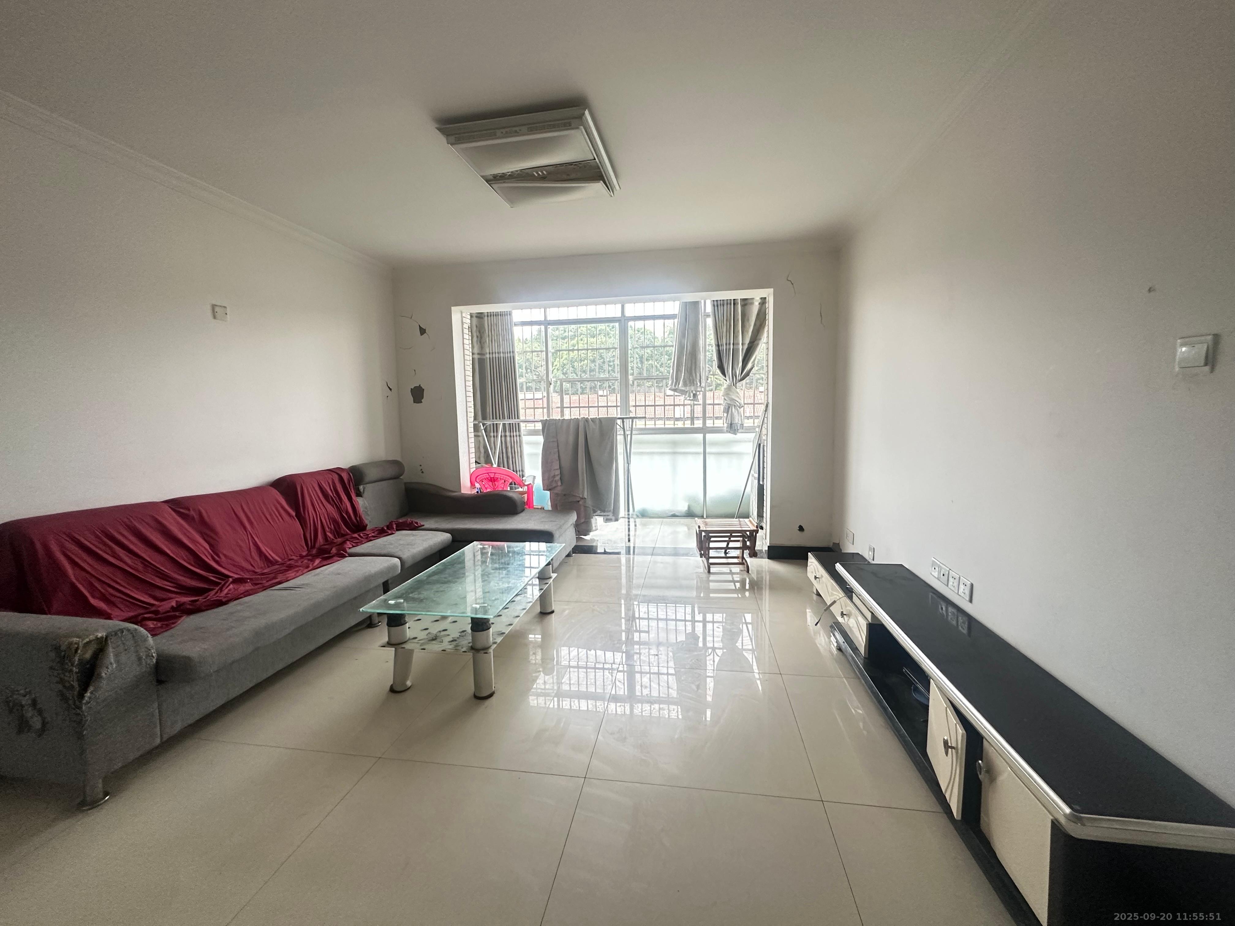 鄱阳小区 3室2厅1卫 1300.0元/月 鄱阳小区 3室2厅1卫 1300.0元/月室内图