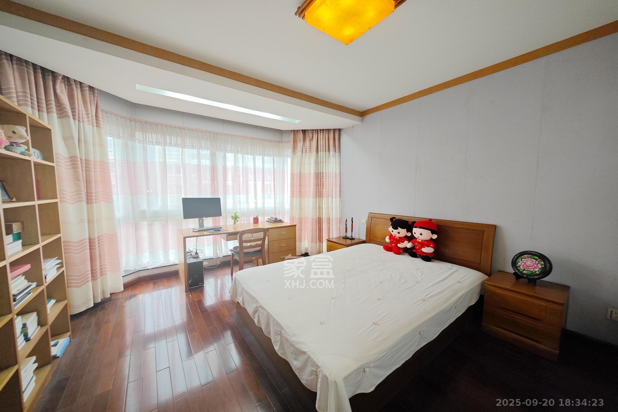 鸿铭中心  4室2厅2卫    256.0万 鸿铭中心  4室2厅2卫    256.0万卧室