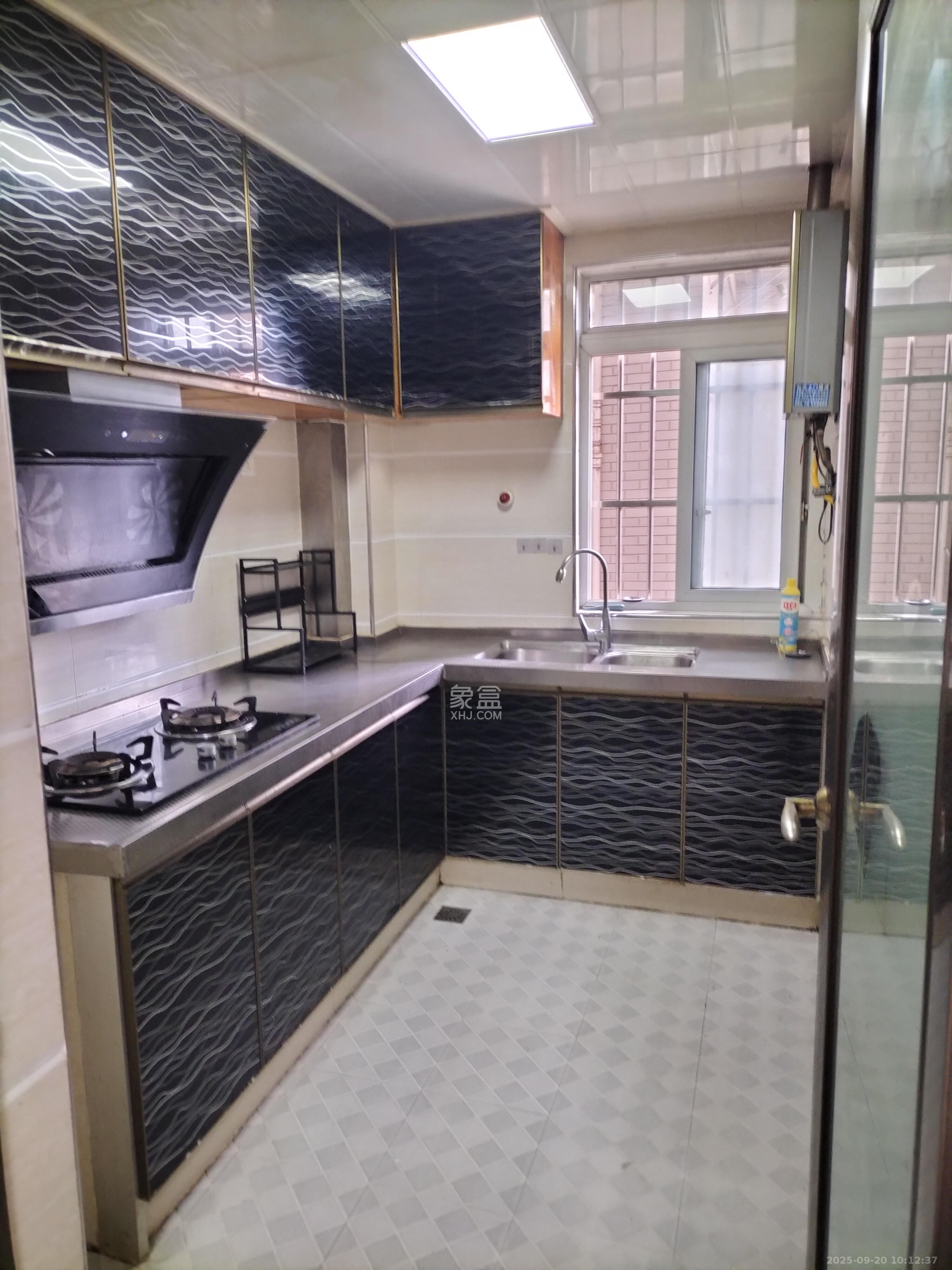 骑龙安置小区 2室2厅1卫 1800.0元/月 骑龙安置小区 2室2厅1卫 1800.0元/月室内图