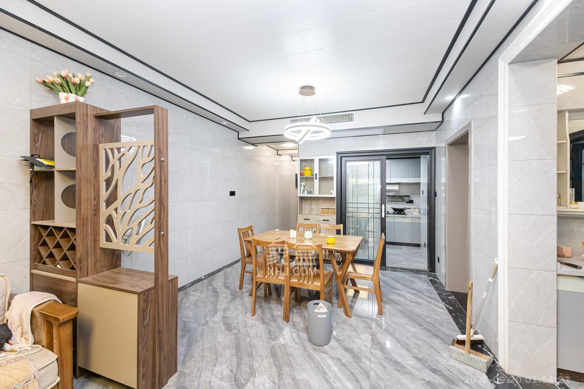 润和滨江府  3室2厅2卫    120.0万客厅