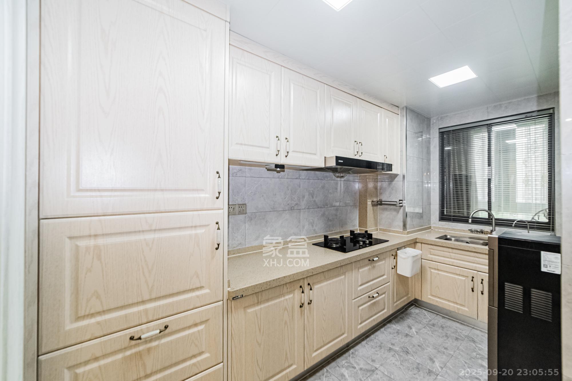 万国城(当代满庭春MOMA)二期 3室2厅2卫 150.0万 万国城(当代满庭春MOMA)二期 3室2厅2卫 150.0万厨房