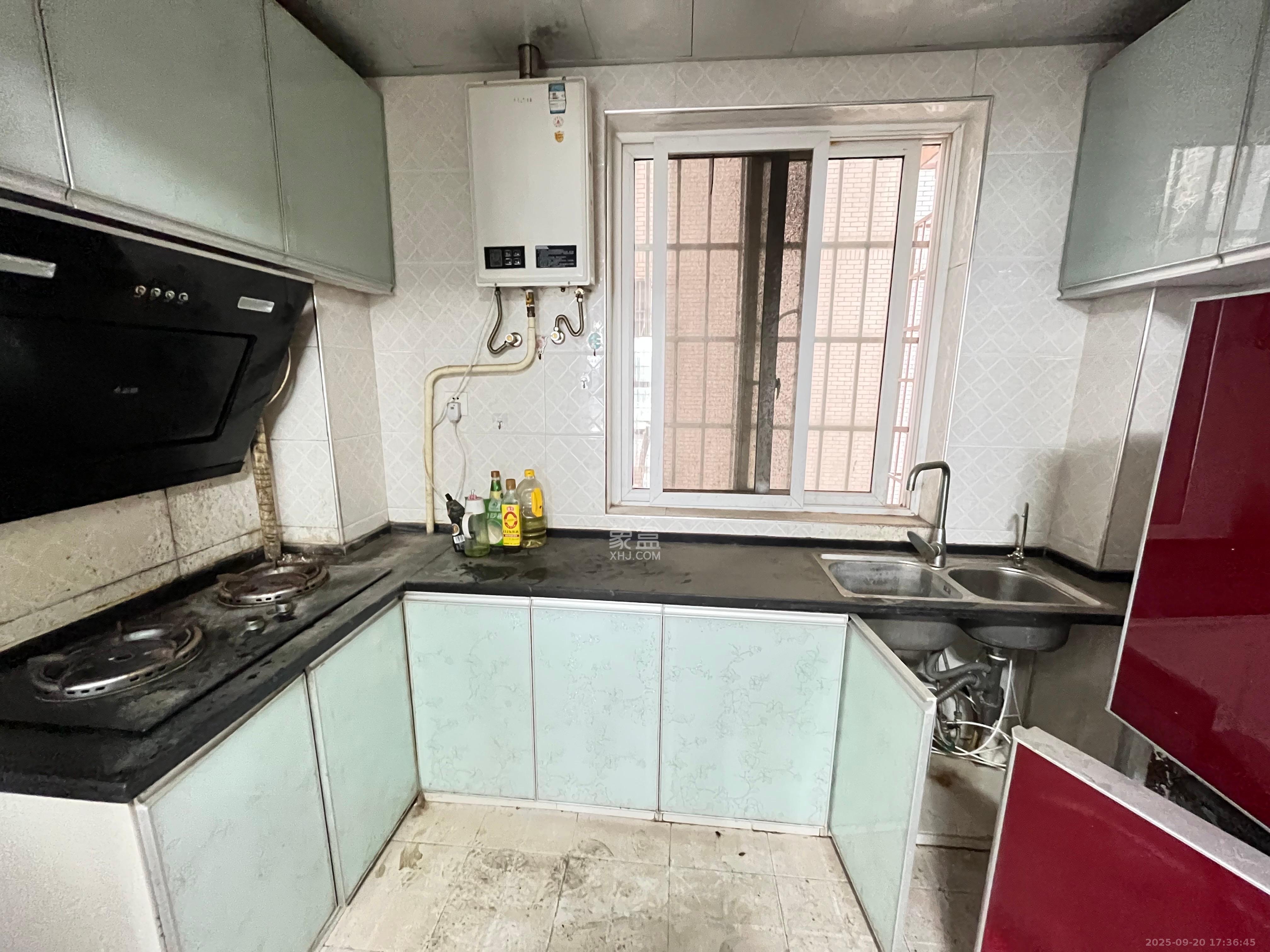 鑫天山城明珠  4室2厅2卫    1700.0元/月室内图