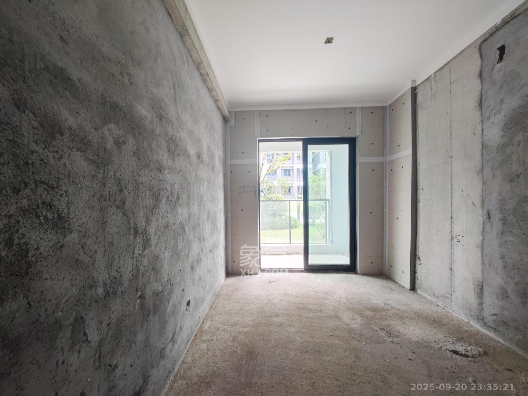 远洋红星天铂二期  3室2厅2卫    117.0万卧室