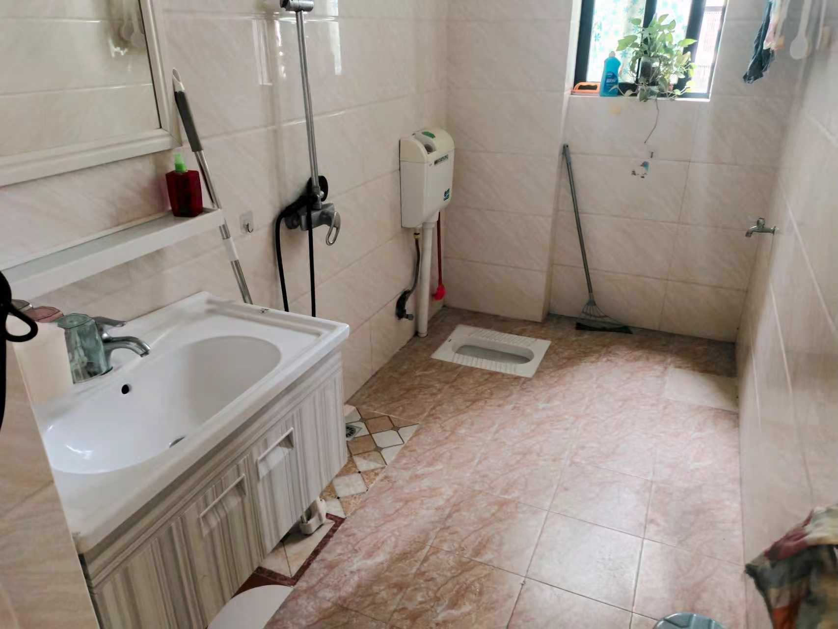 瑞园二期 3室2厅2卫 3200.0元/月 瑞园二期 3室2厅2卫 3200.0元/月室内图