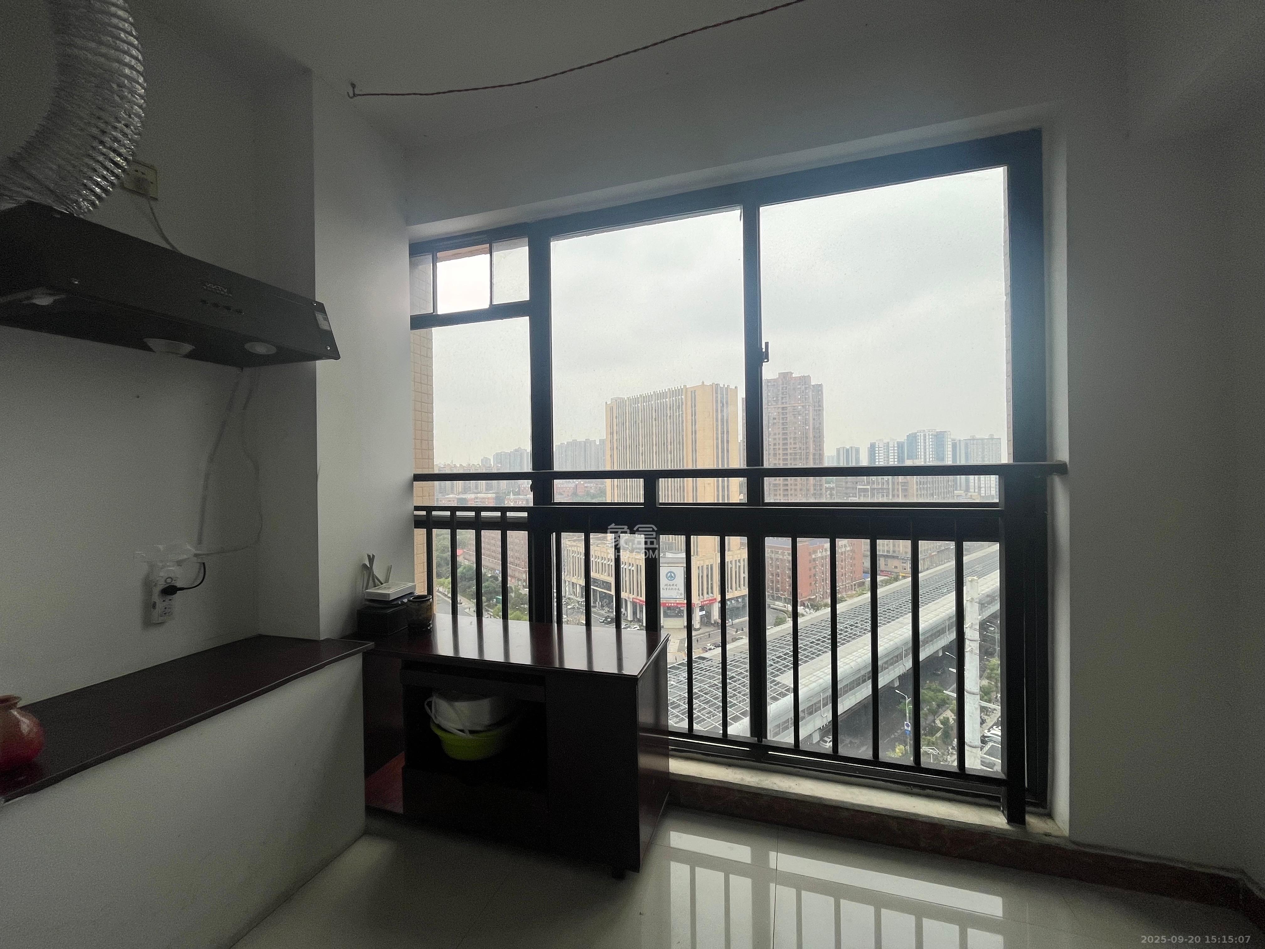 山水湾 1室1厅1卫 1300.0元/月 山水湾 1室1厅1卫 1300.0元/月室内图