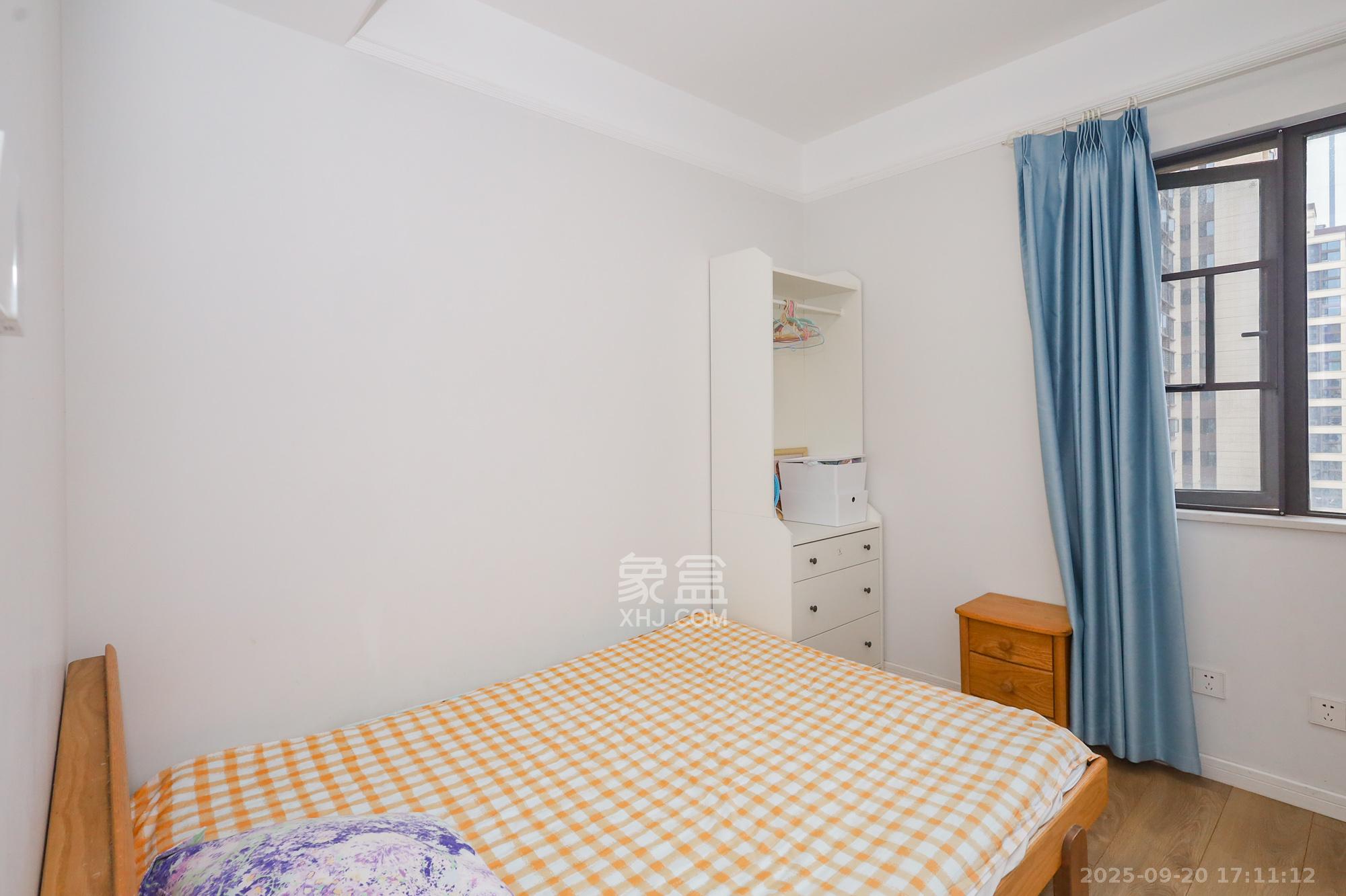 光明E城  4室2厅2卫    125.0万卧室