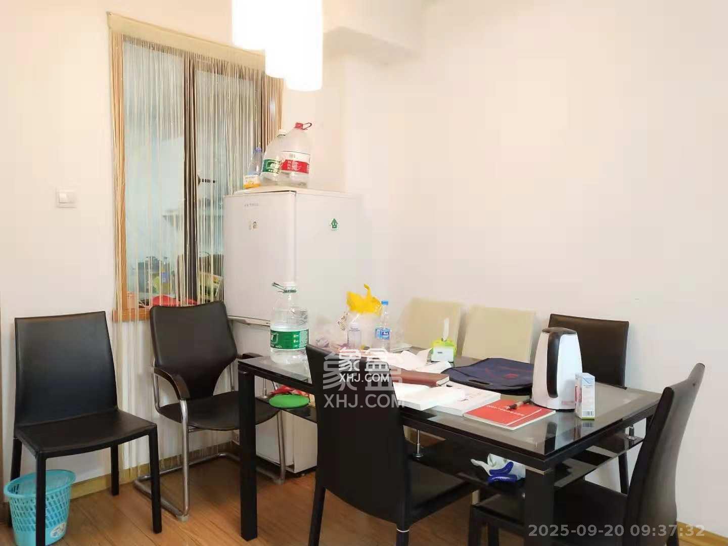 莱茵城  3室2厅1卫    2100.0元/月室内图