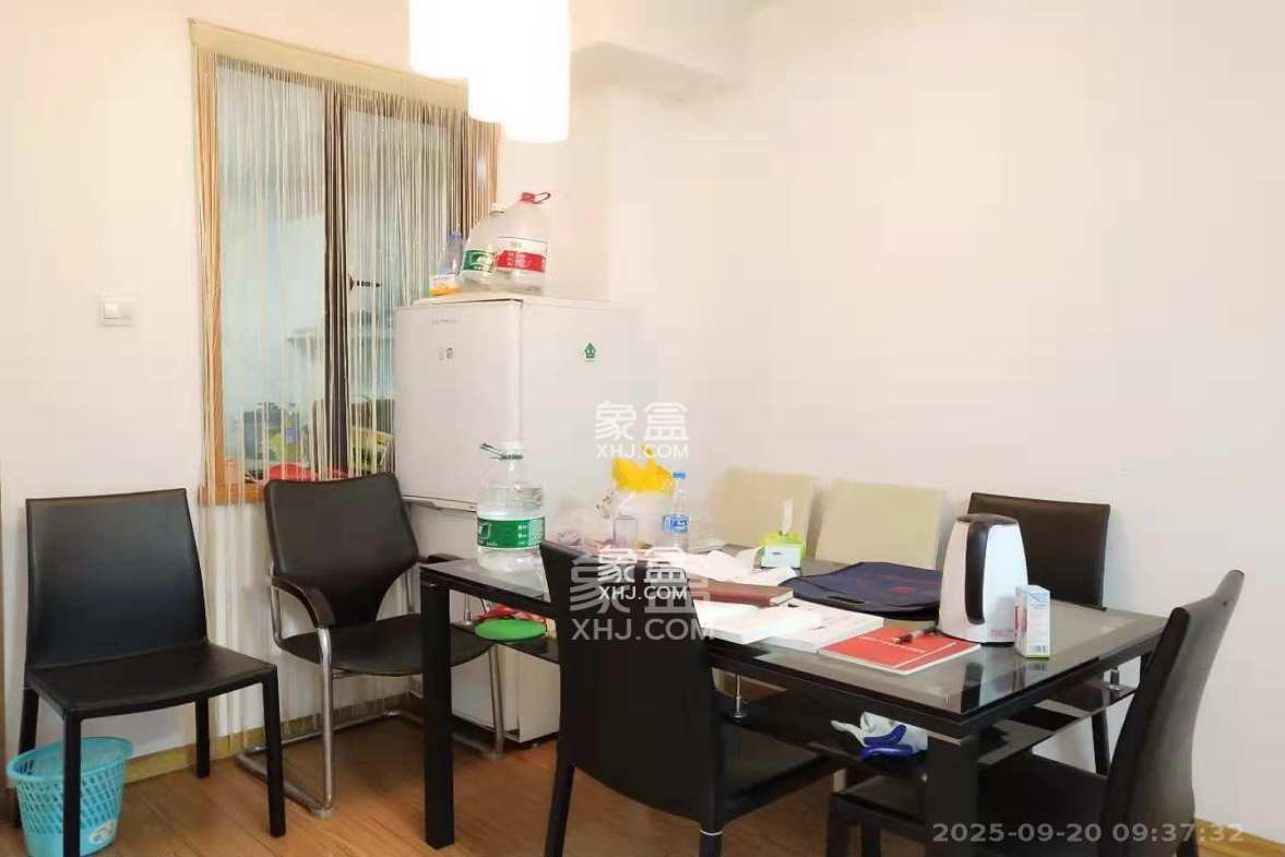 莱茵城 3室2厅1卫 2100.0元/月 莱茵城 3室2厅1卫 2100.0元/月室内图