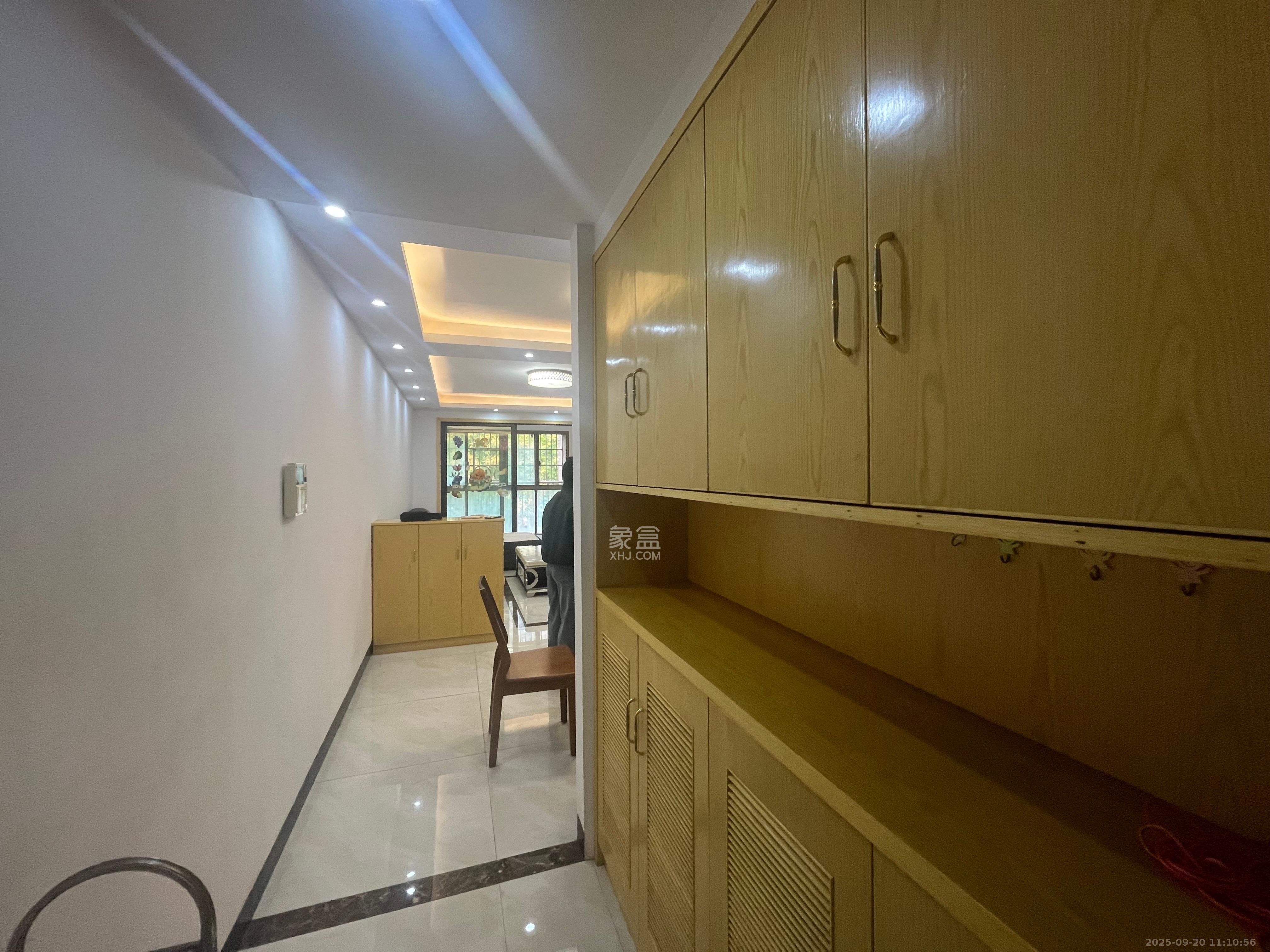 华润凤凰城三期 1室2厅1卫 2000.0元/月 华润凤凰城三期 1室2厅1卫 2000.0元/月室内图