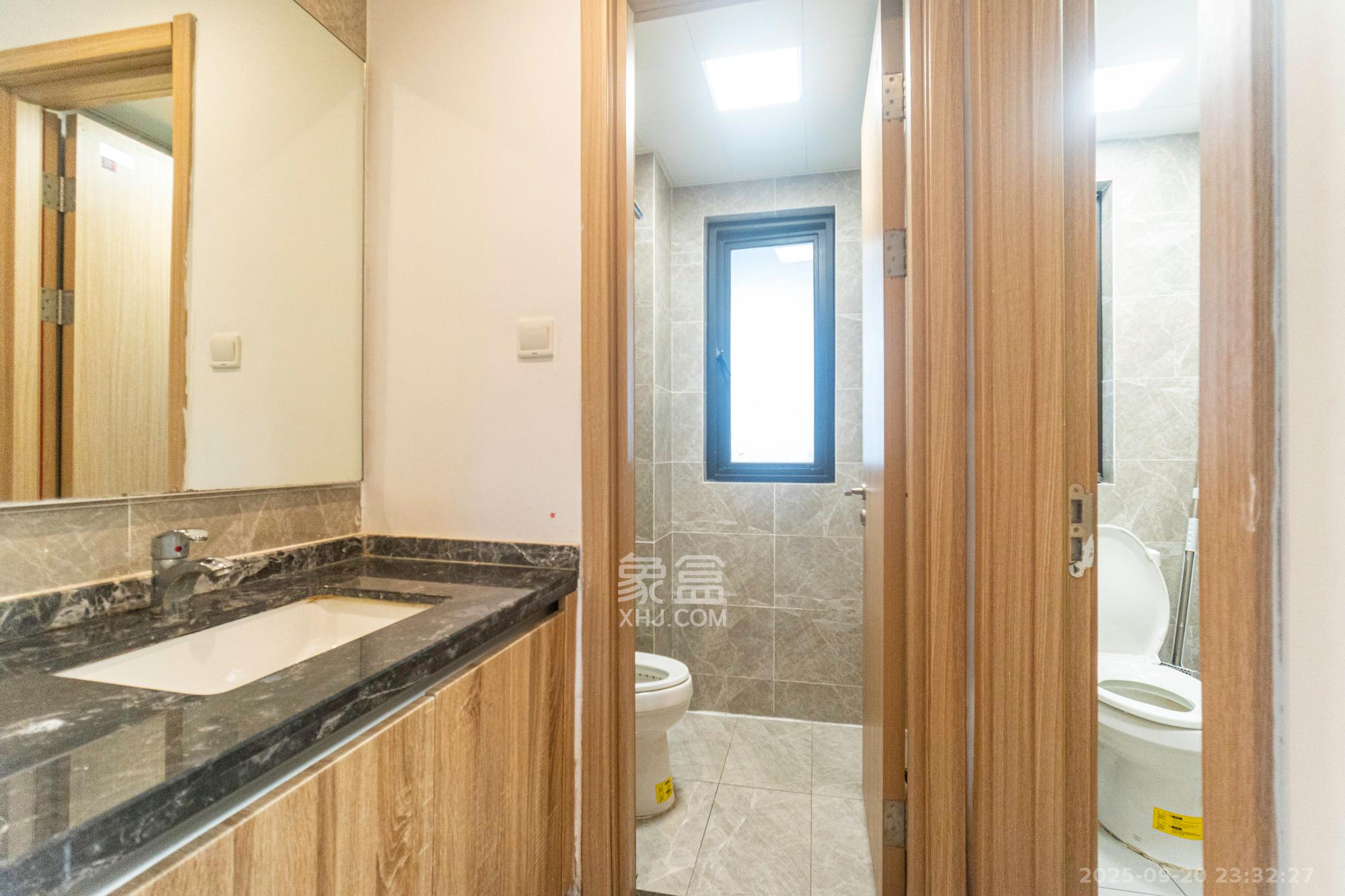 君合新城玺樾  3室2厅2卫    69.8万卫生间