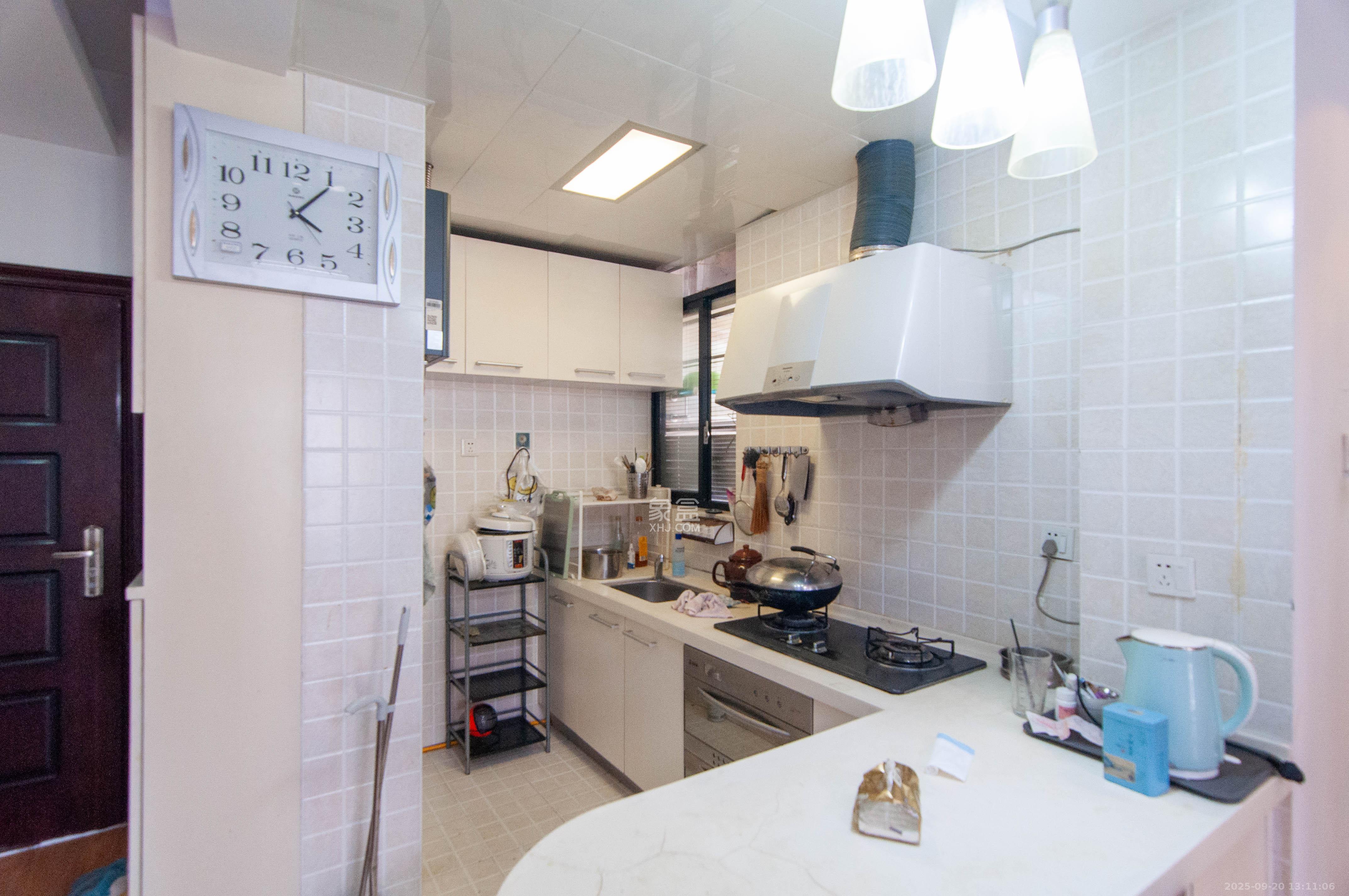 沁园春御院  1室2厅1卫    107.0万厨房