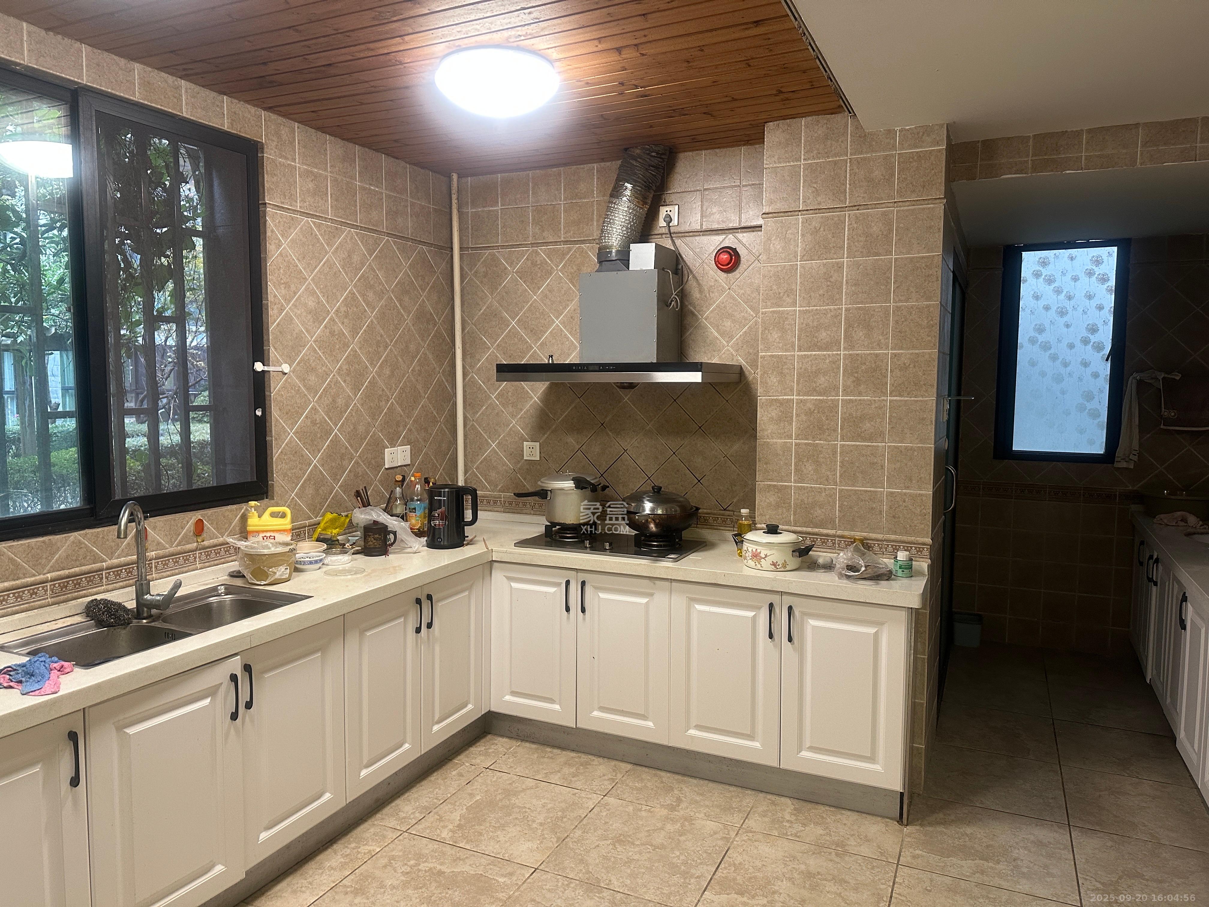 西街花园 4室2厅1卫 3000.0元/月 西街花园 4室2厅1卫 3000.0元/月室内图