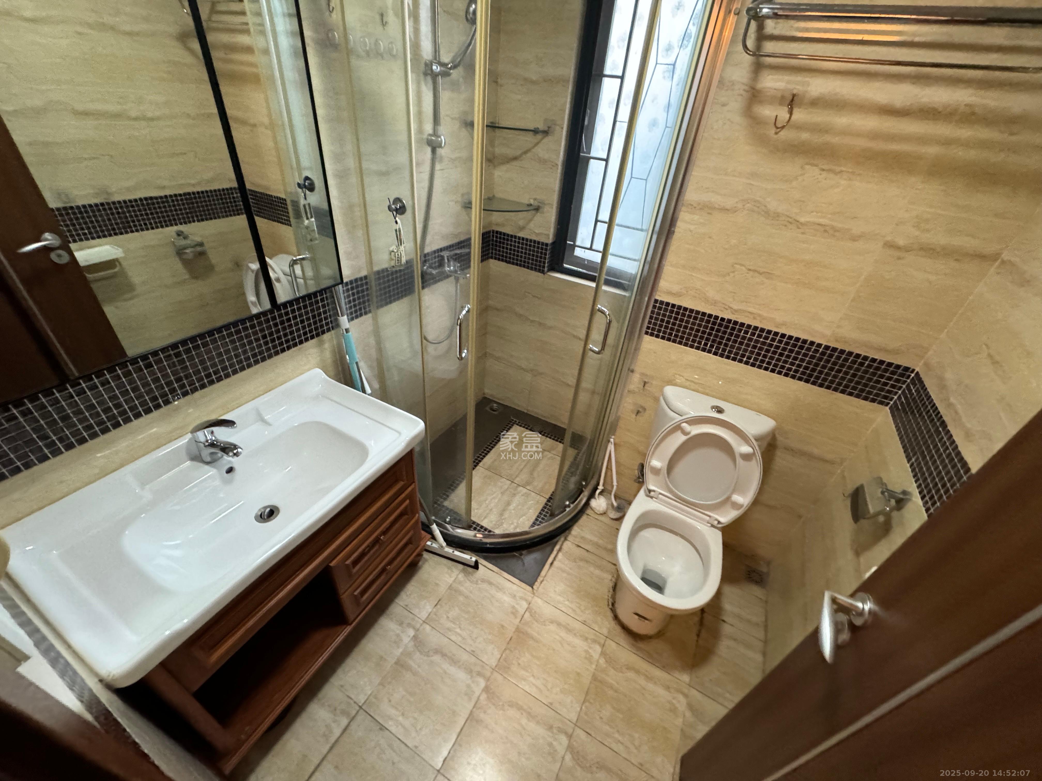 万科城 3室2厅1卫 2600.0元/月 万科城 3室2厅1卫 2600.0元/月室内图