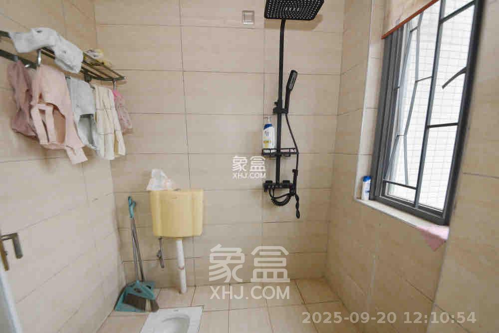 建鸿达华都（华都小户型及大华写字楼）  3室2厅2卫    4500.0元/月室内图