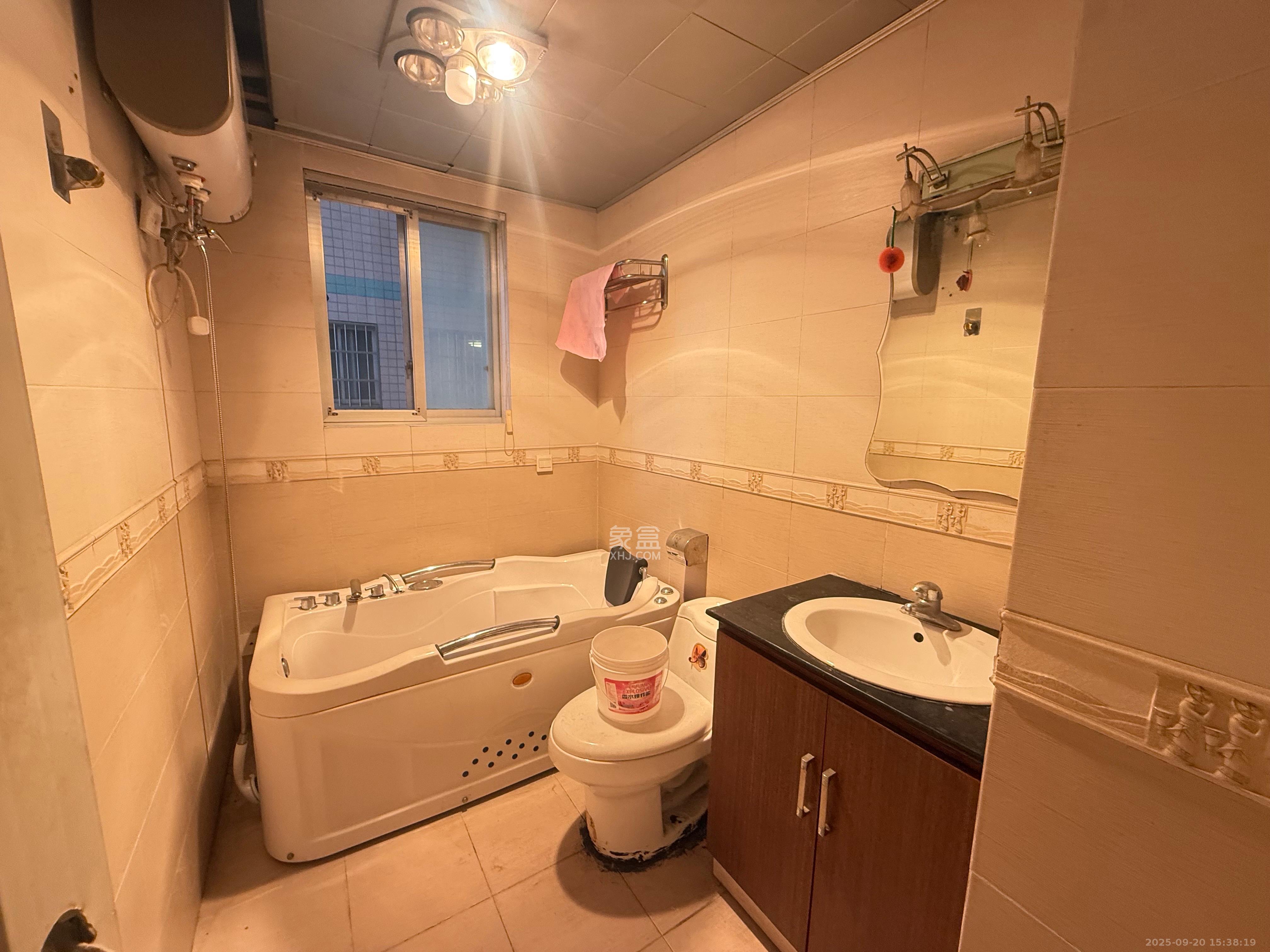 湘卫花苑 3室2厅2卫 2300.0元/月 湘卫花苑 3室2厅2卫 2300.0元/月室内图