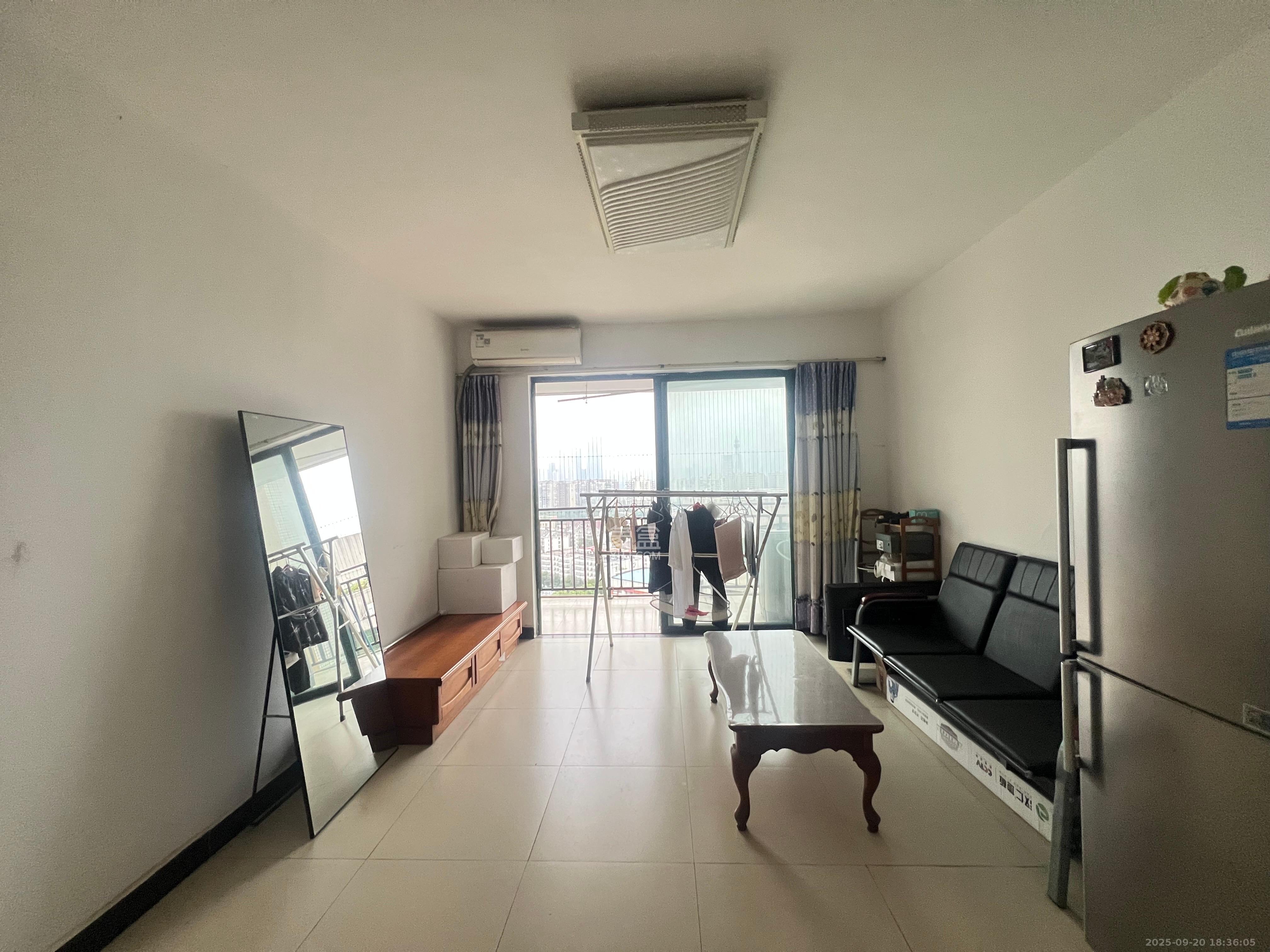 湖韵佳苑 3室2厅1卫 2500.0元/月 湖韵佳苑 3室2厅1卫 2500.0元/月室内图