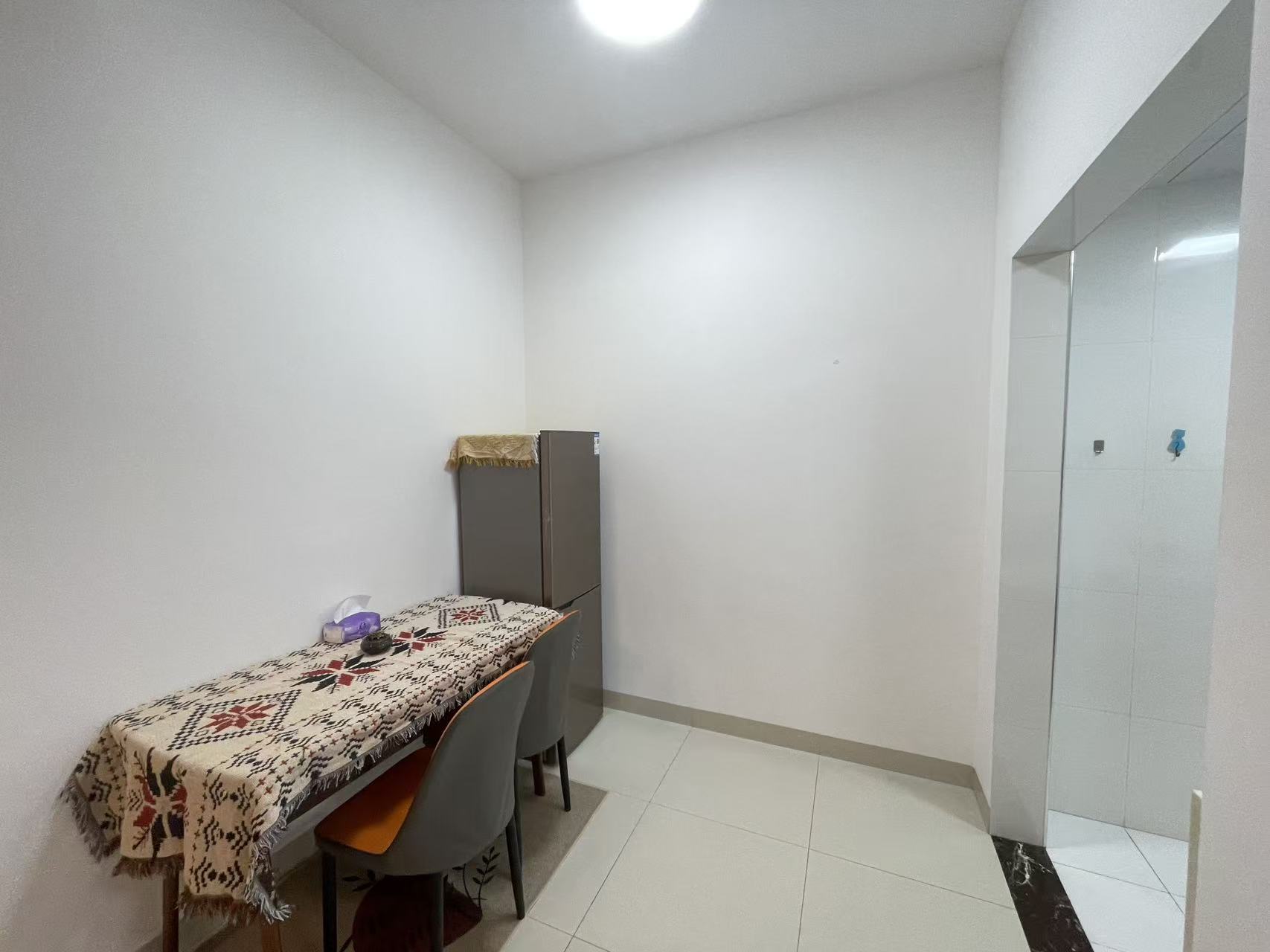 红泥月亮湾 1室1厅1卫 105.0万 红泥月亮湾 1室1厅1卫 105.0万室内图