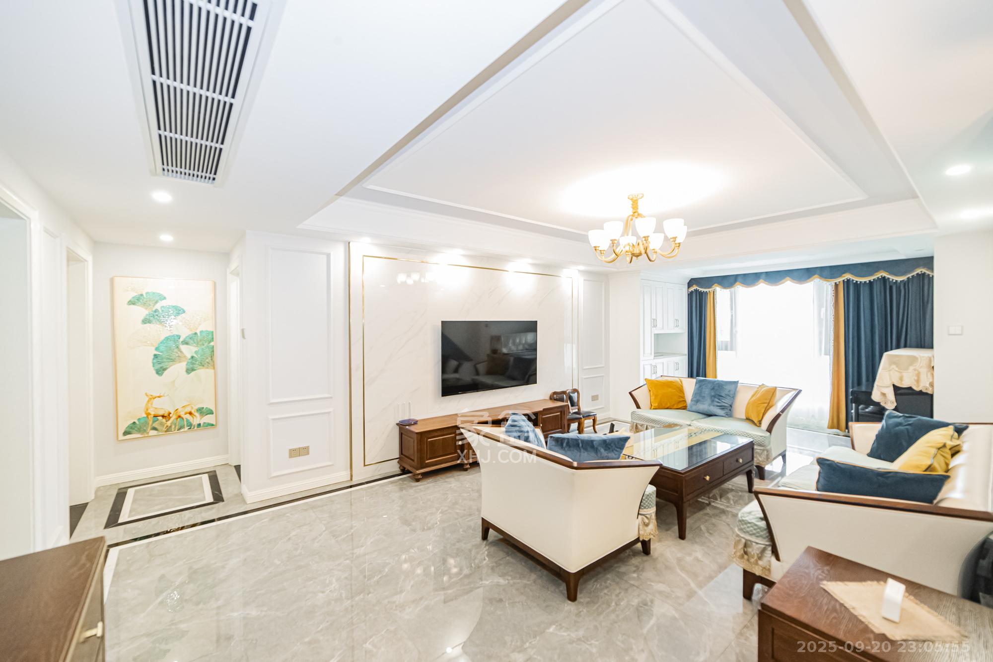 万国城(当代满庭春MOMA)二期 3室2厅2卫 150.0万 万国城(当代满庭春MOMA)二期 3室2厅2卫 150.0万客厅