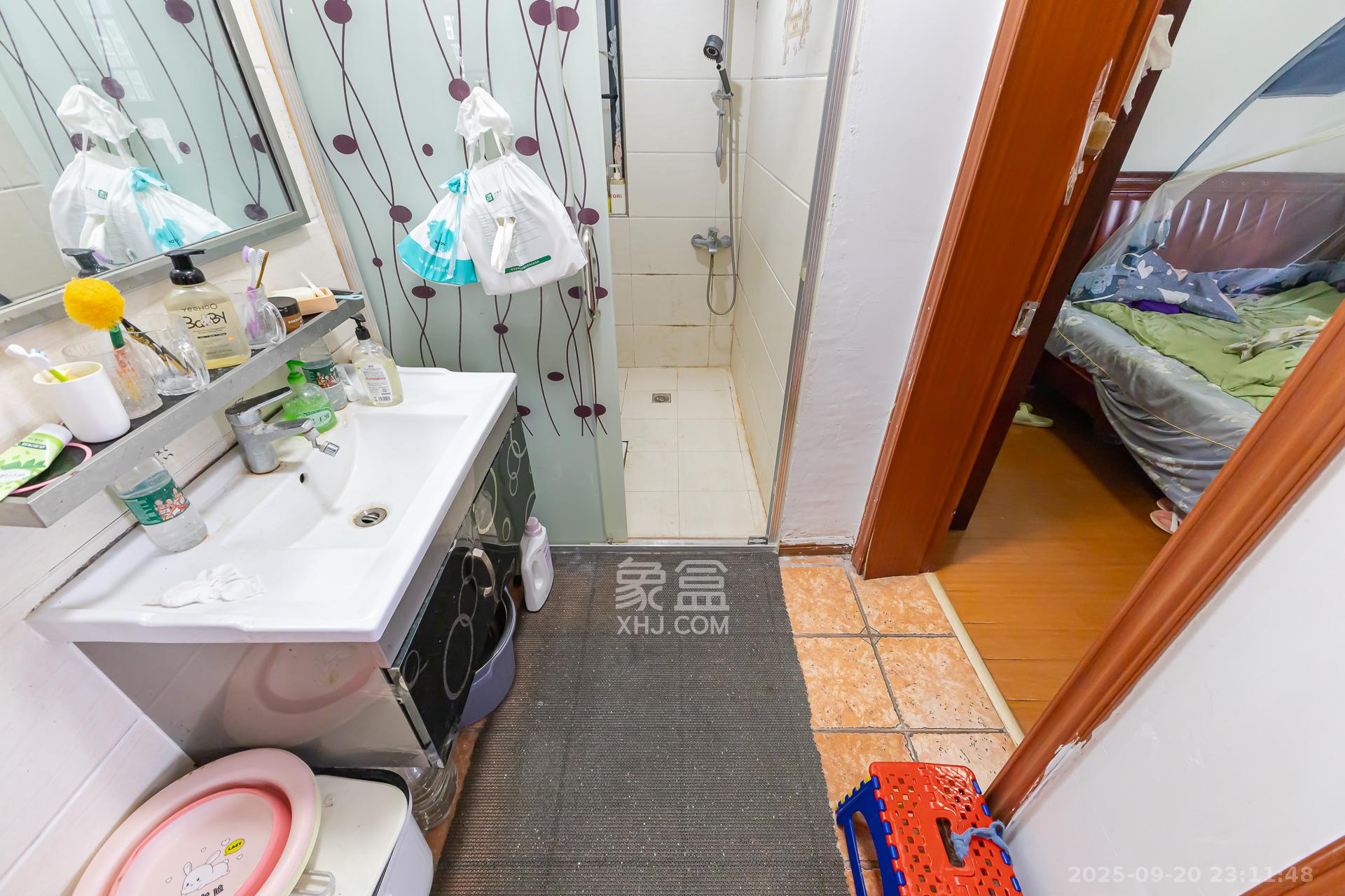 勤诚达新界  3室2厅1卫    70.0万卫生间