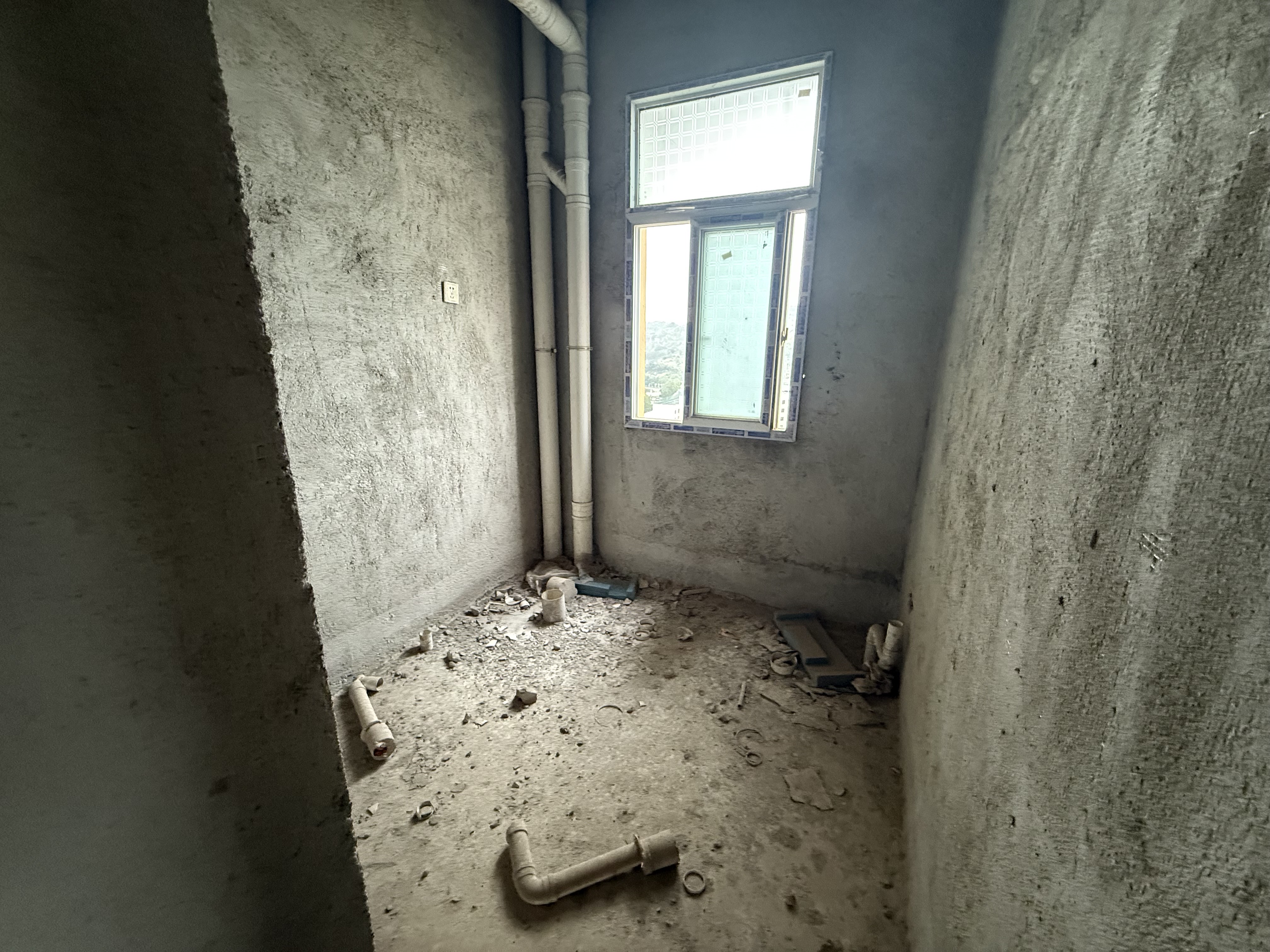 新世界建材城  3室2厅2卫    48.8万客厅