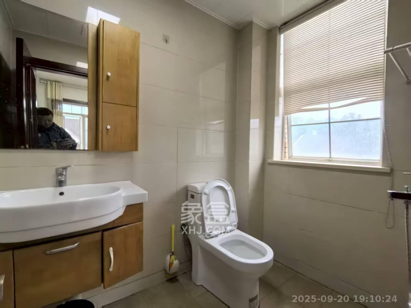 山水英伦 6室2厅3卫 5500.0元/月 山水英伦 6室2厅3卫 5500.0元/月室内图