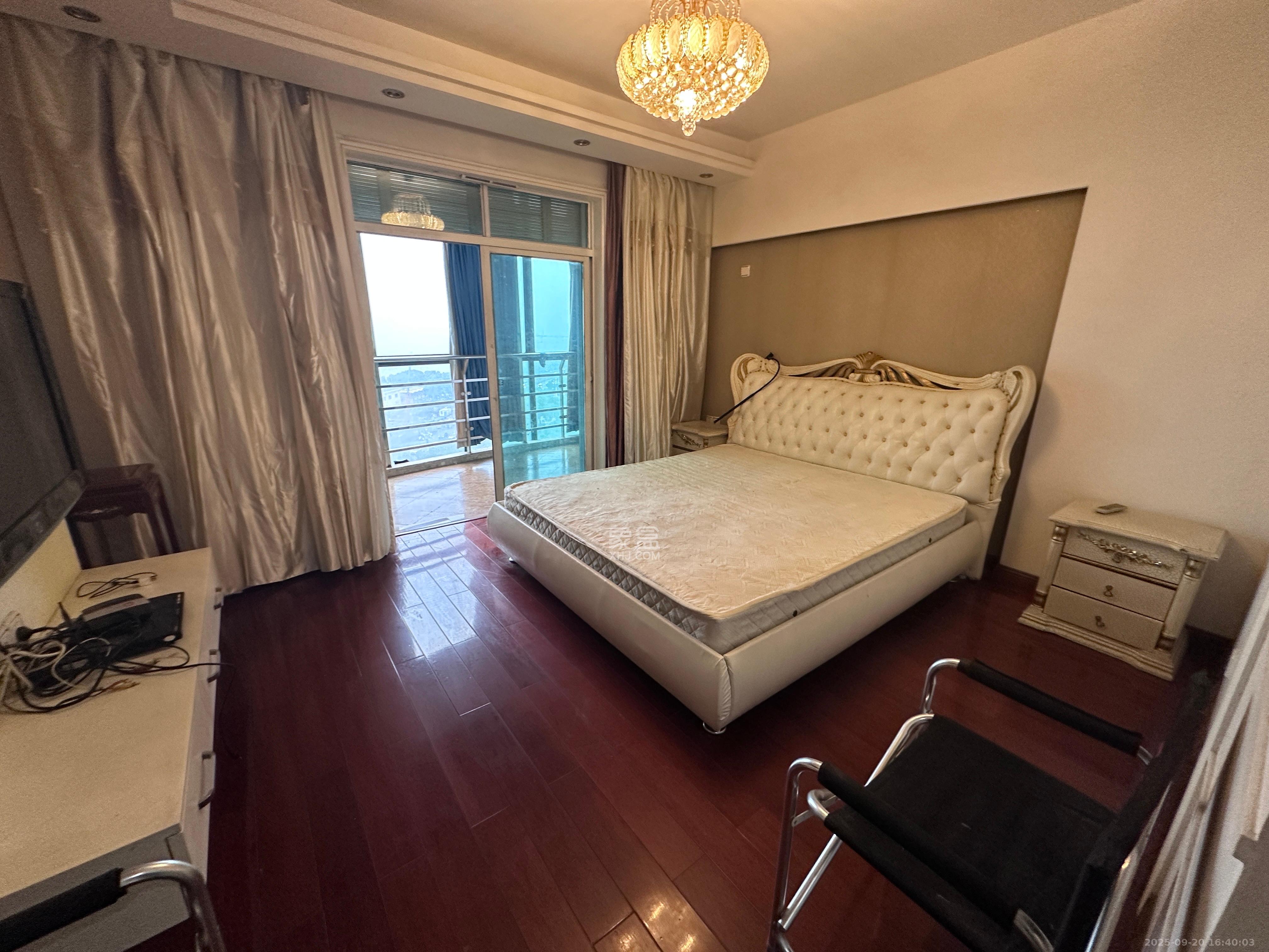 华盛新外滩  4室2厅2卫    5500.0元/月室内图