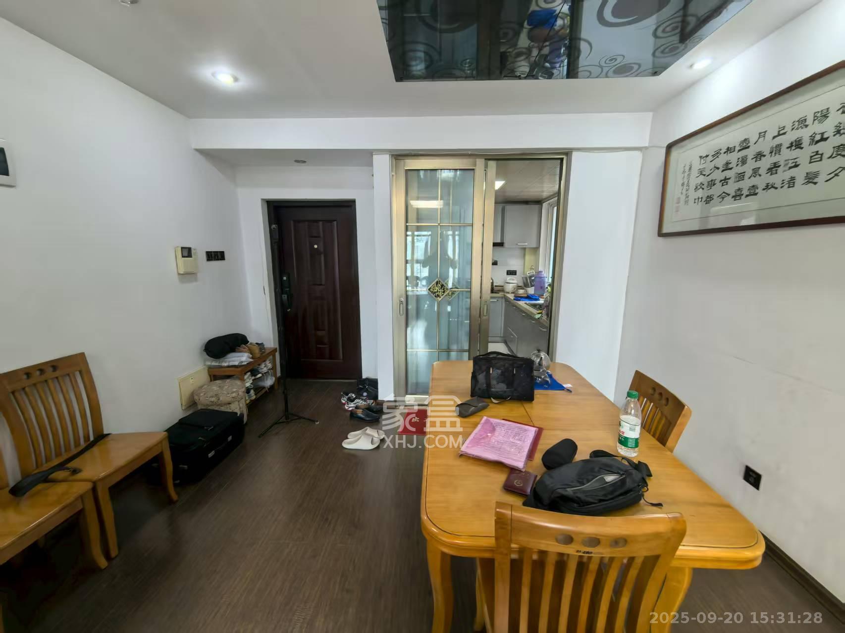 银港水晶城 2室2厅1卫 2400.0元/月 银港水晶城 2室2厅1卫 2400.0元/月室内图