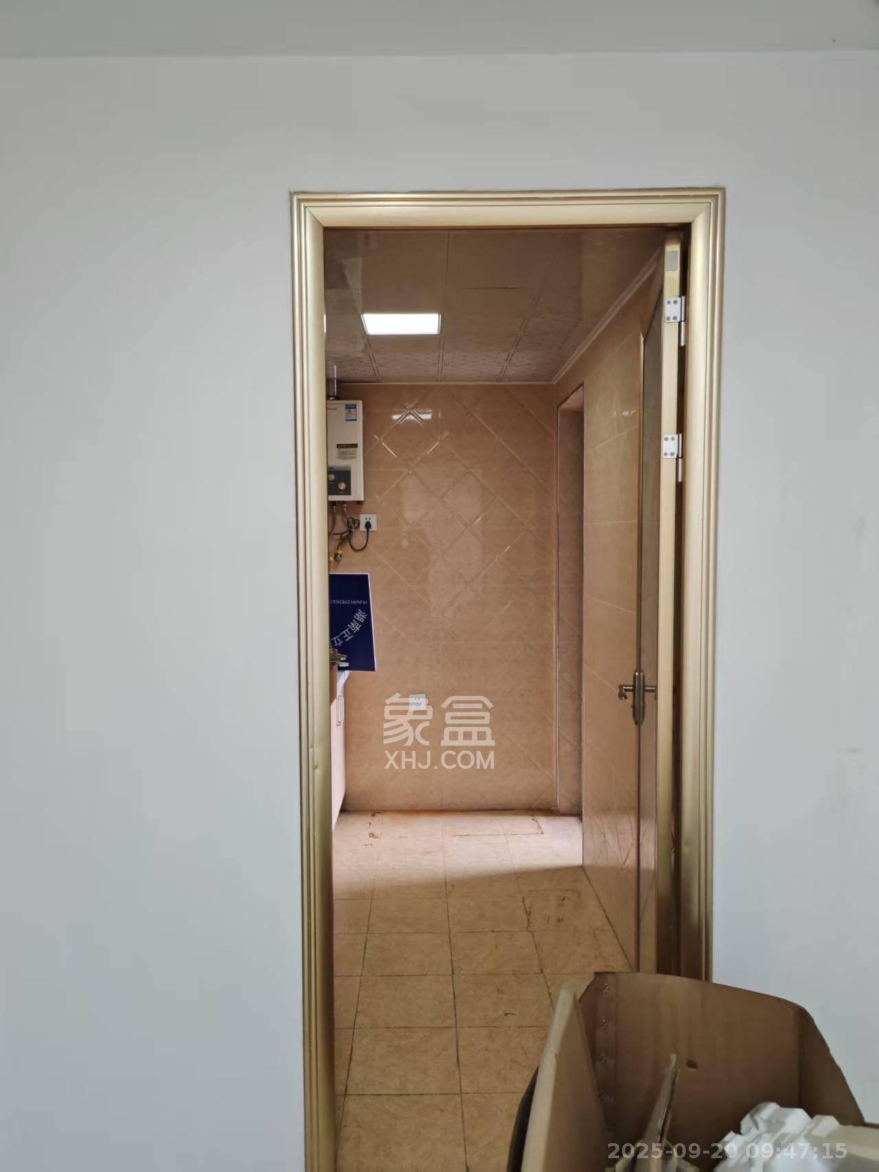 锦泰东环国际 1室2厅1卫 2500.0元/月 锦泰东环国际 1室2厅1卫 2500.0元/月室内图