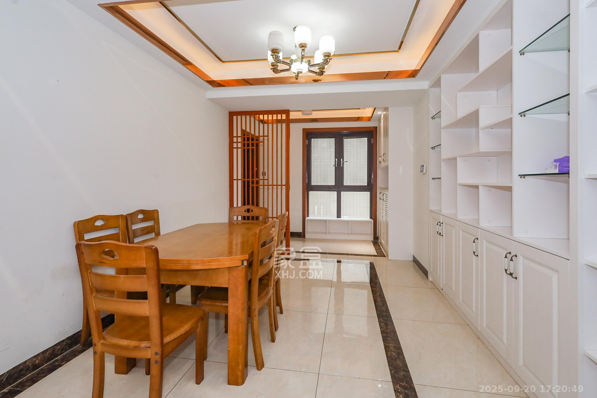 芙蓉别墅山庄（嘉湘华庭）  3室2厅2卫    150.0万其他