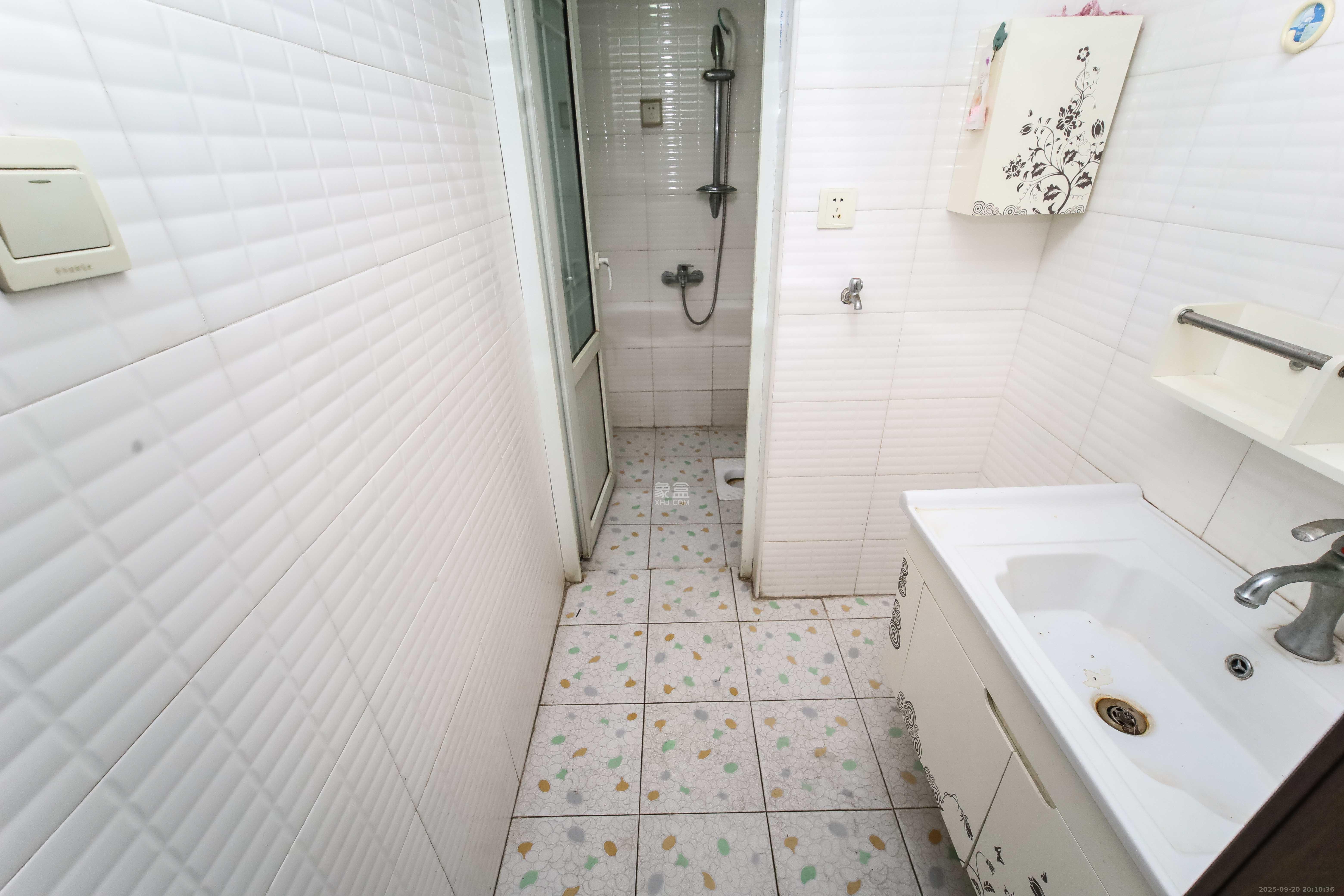 诺亚方舟大厦  2室2厅1卫    52.0万卫生间