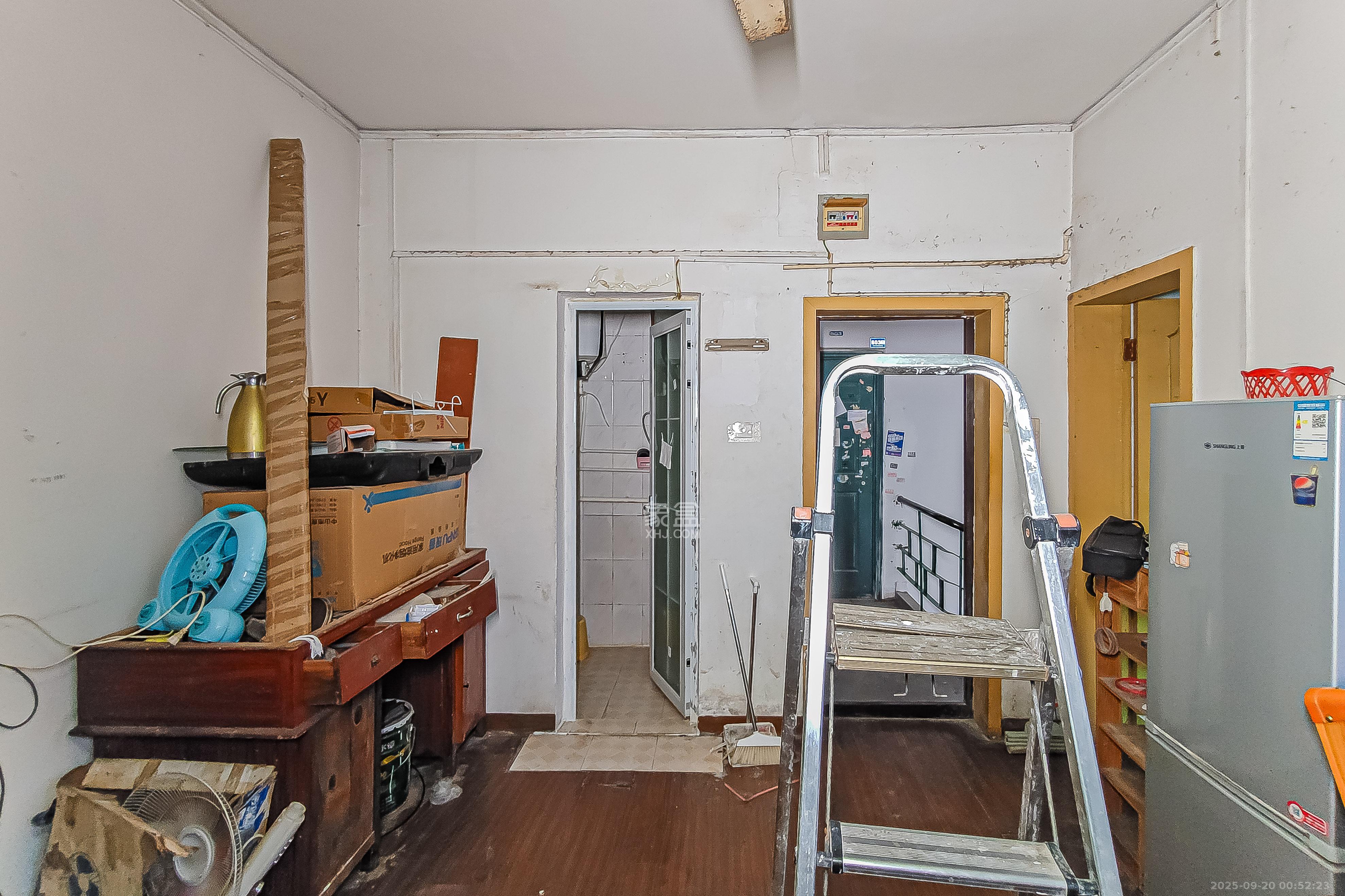 长岭水电八局宿舍 3室1厅1卫 38.0万 长岭水电八局宿舍 3室1厅1卫 38.0万客厅