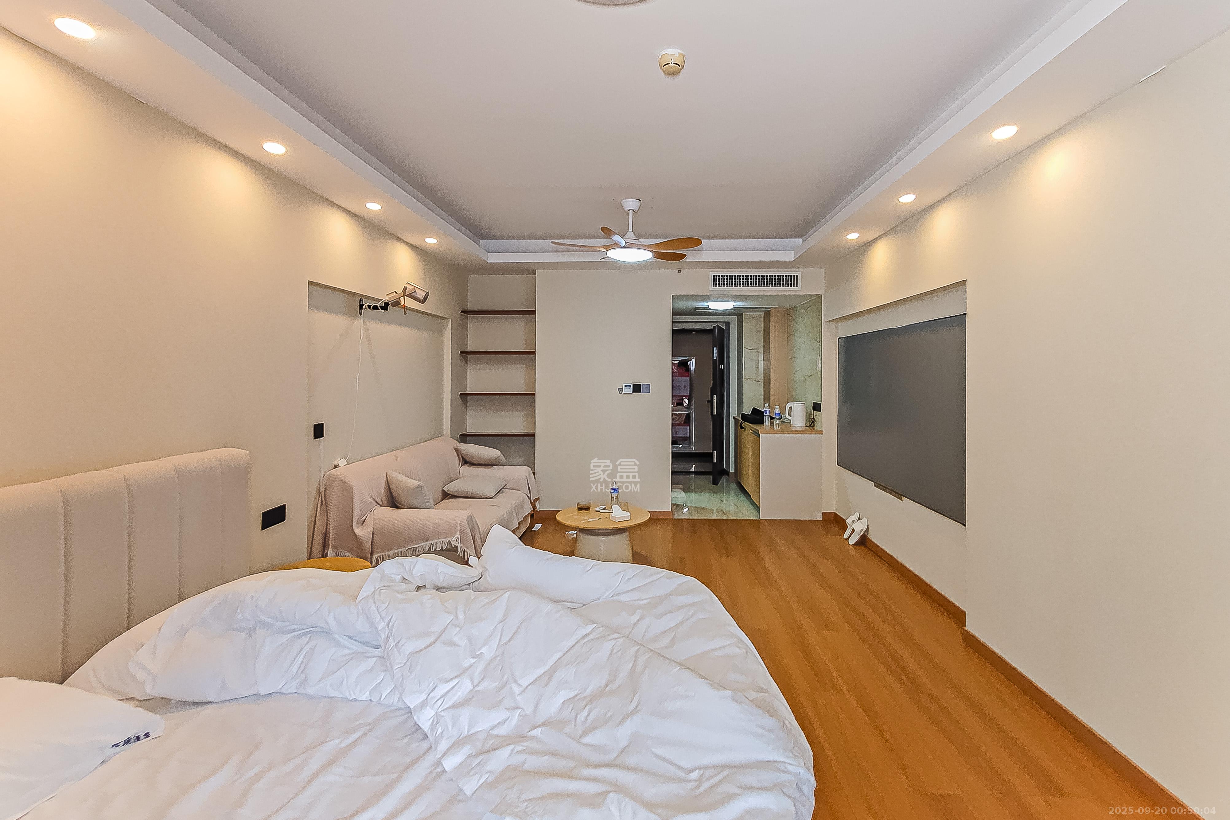 保利国际广场  1室1厅1卫    35.6万卧室