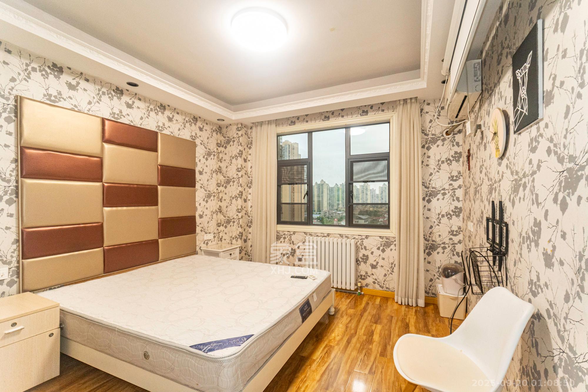 悦湖山  4室2厅2卫    78.0万卧室