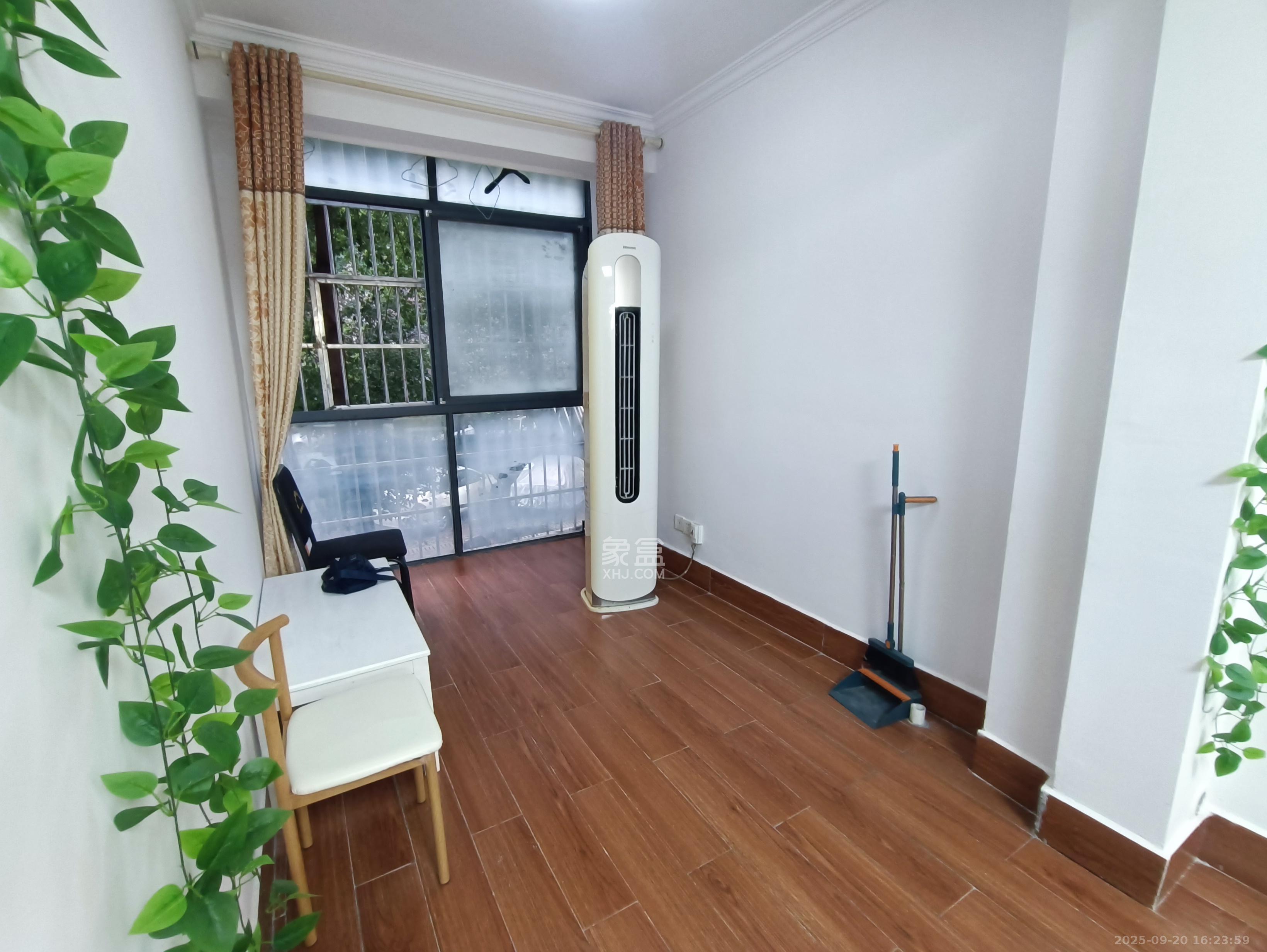 银太家园  2室1厅1卫    2000.0元/月室内图