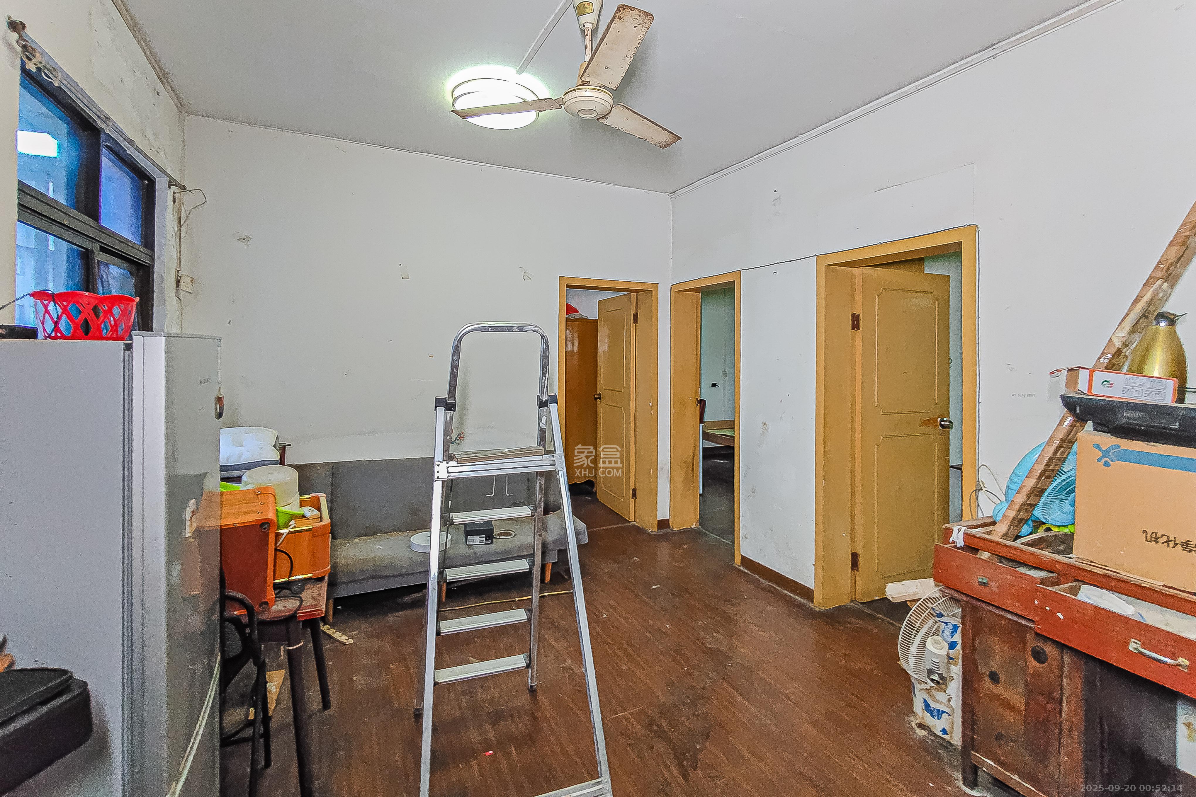 长岭水电八局宿舍 3室1厅1卫 38.0万 长岭水电八局宿舍 3室1厅1卫 38.0万客厅