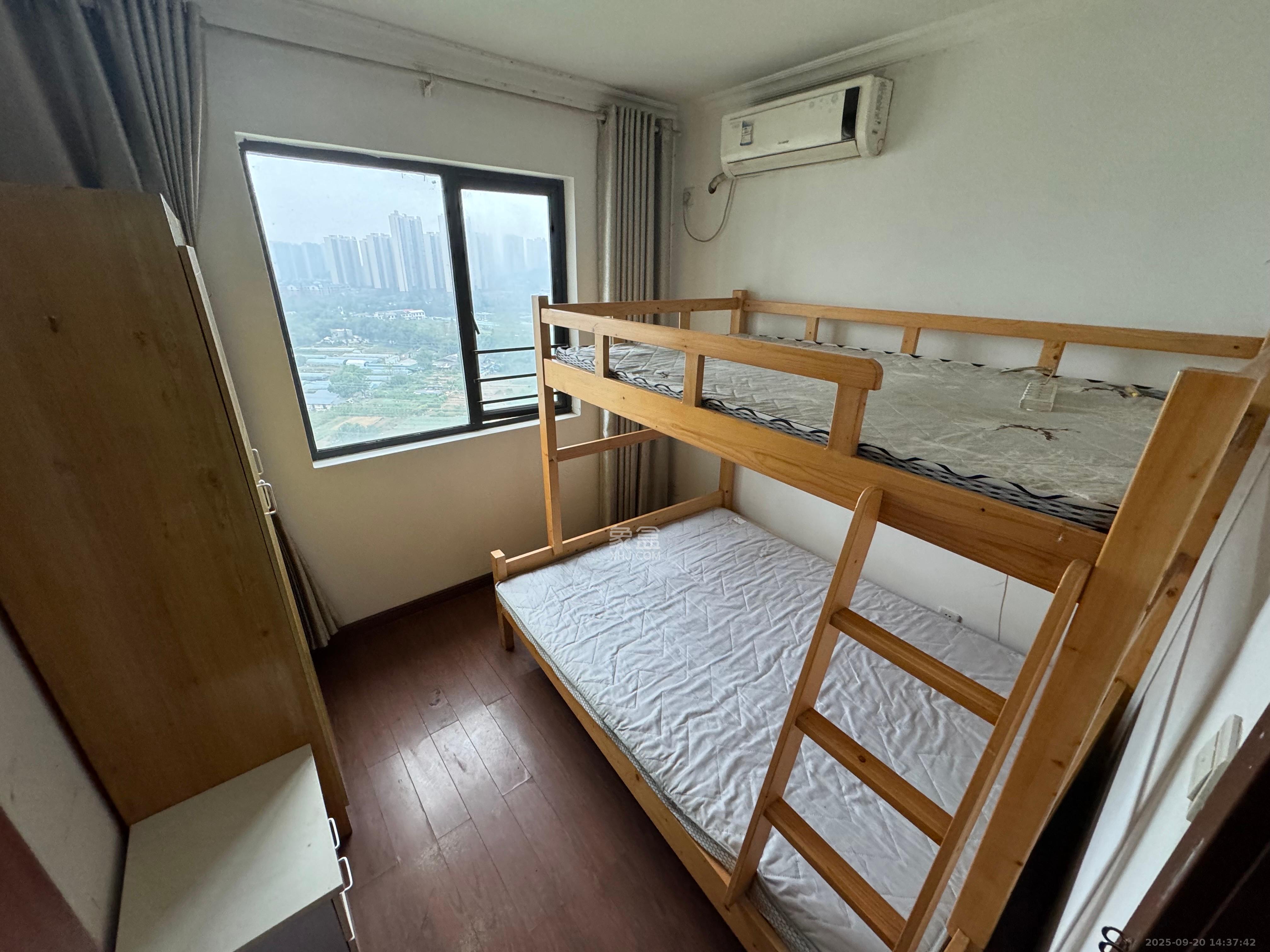 万科城 3室2厅1卫 2500.0元/月 万科城 3室2厅1卫 2500.0元/月室内图