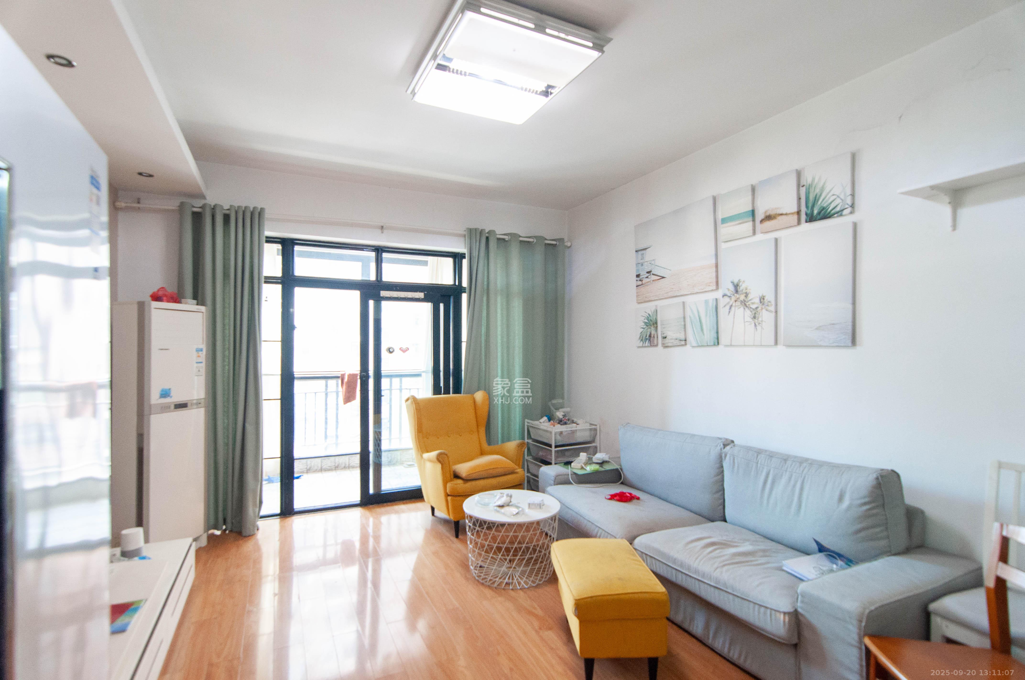 沁园春御院  1室2厅1卫    107.0万客厅