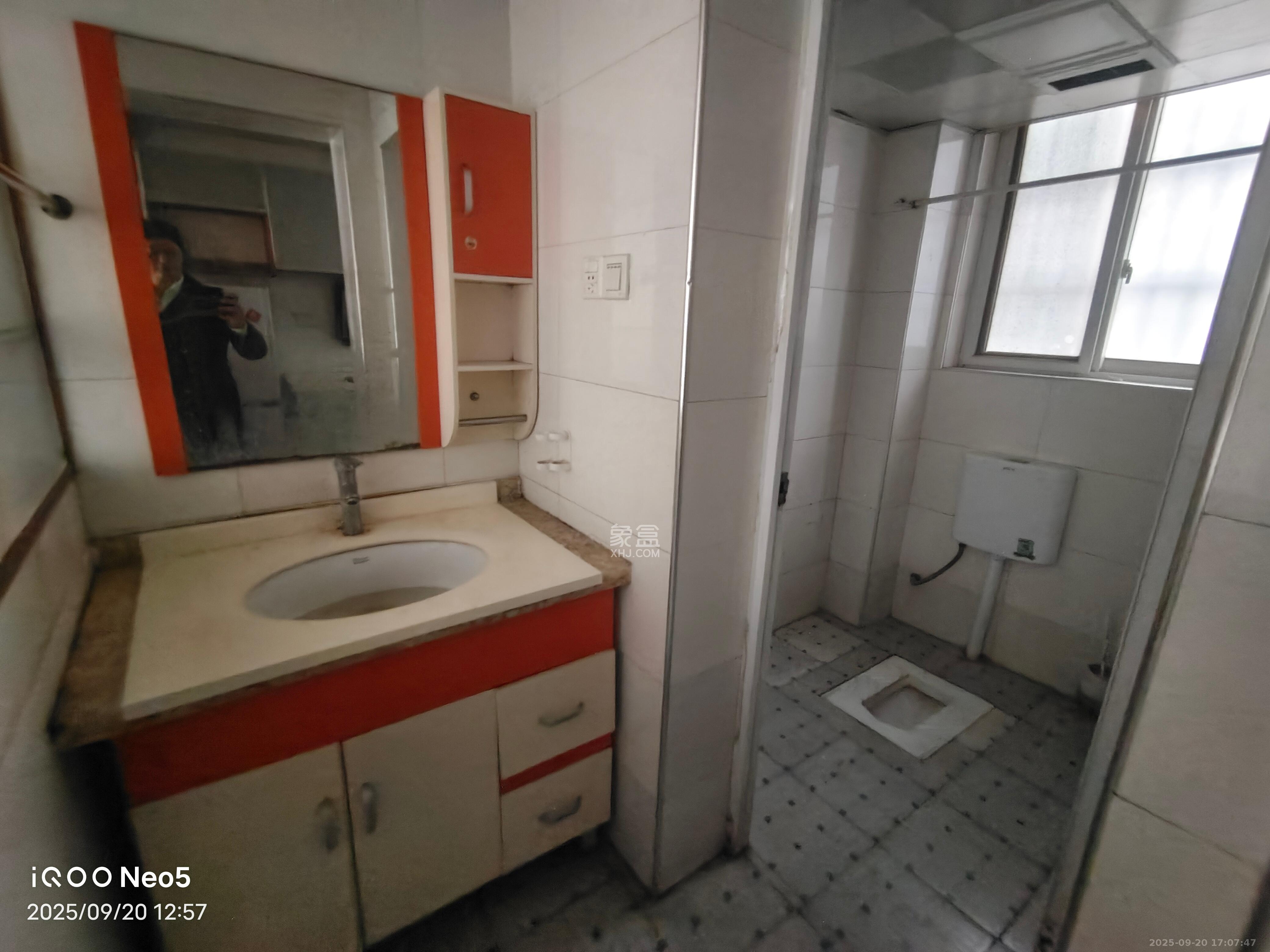 鄱阳小区 1室2厅1卫 1500.0元/月 鄱阳小区 1室2厅1卫 1500.0元/月室内图