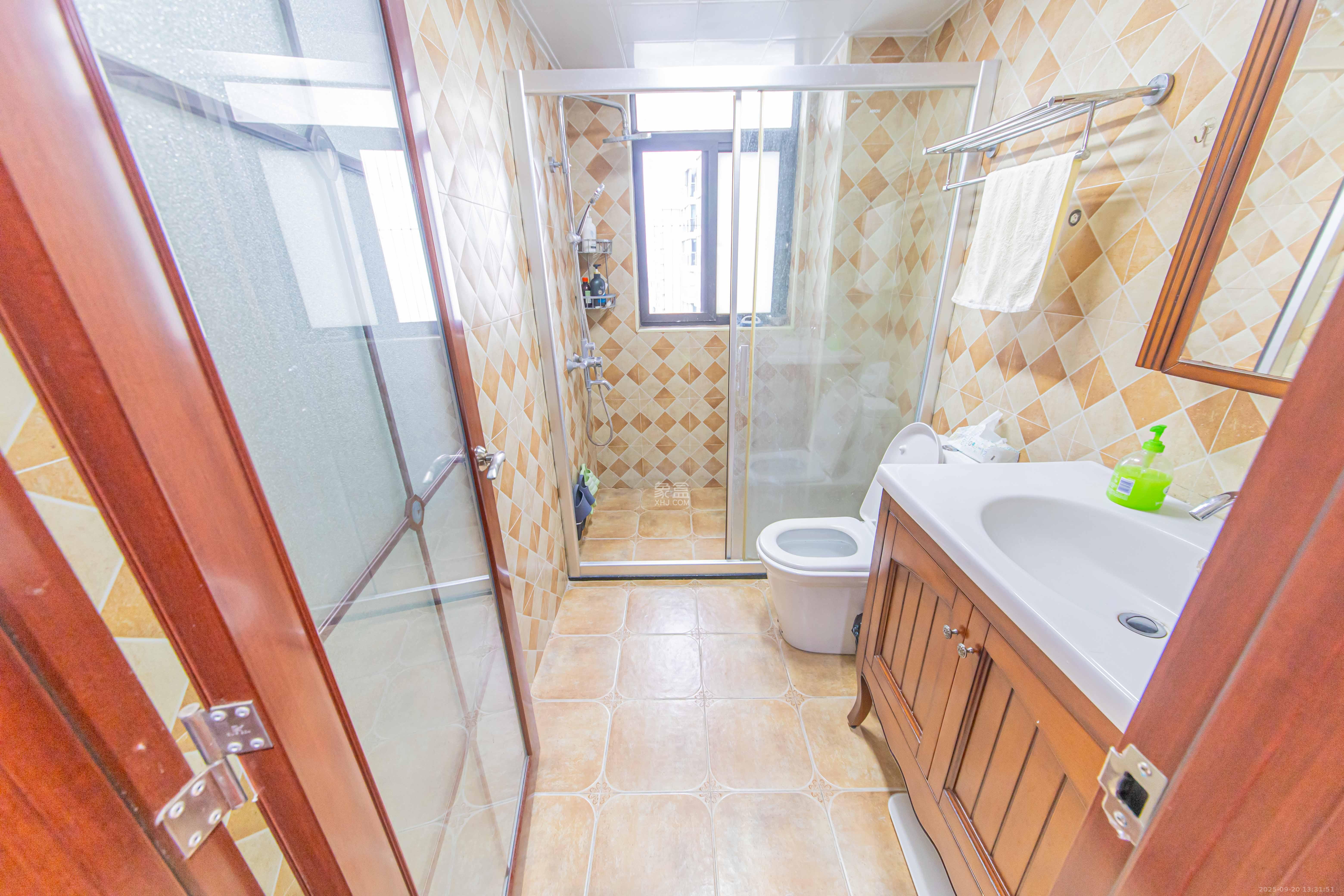 夏威夷碧水春城(碧桂园城市花园) 4室2厅2卫 168.0万 夏威夷碧水春城(碧桂园城市花园) 4室2厅2卫 168.0万卫生间