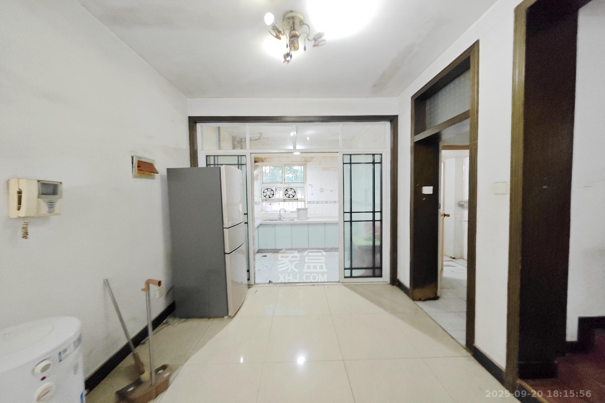 长鑫美树园 3室2厅2卫 80.0万 长鑫美树园 3室2厅2卫 80.0万客厅