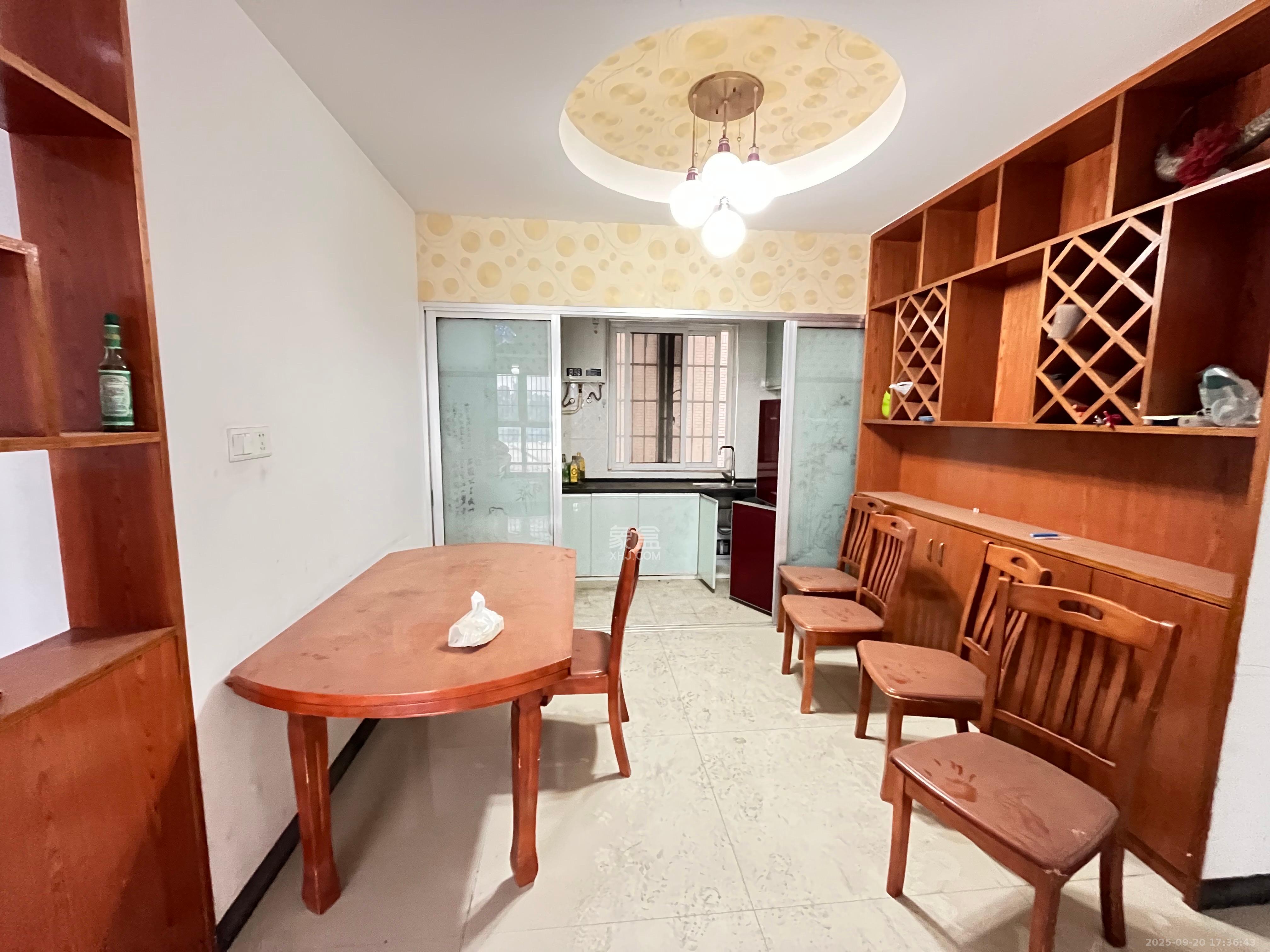 鑫天山城明珠  4室2厅2卫    1700.0元/月室内图