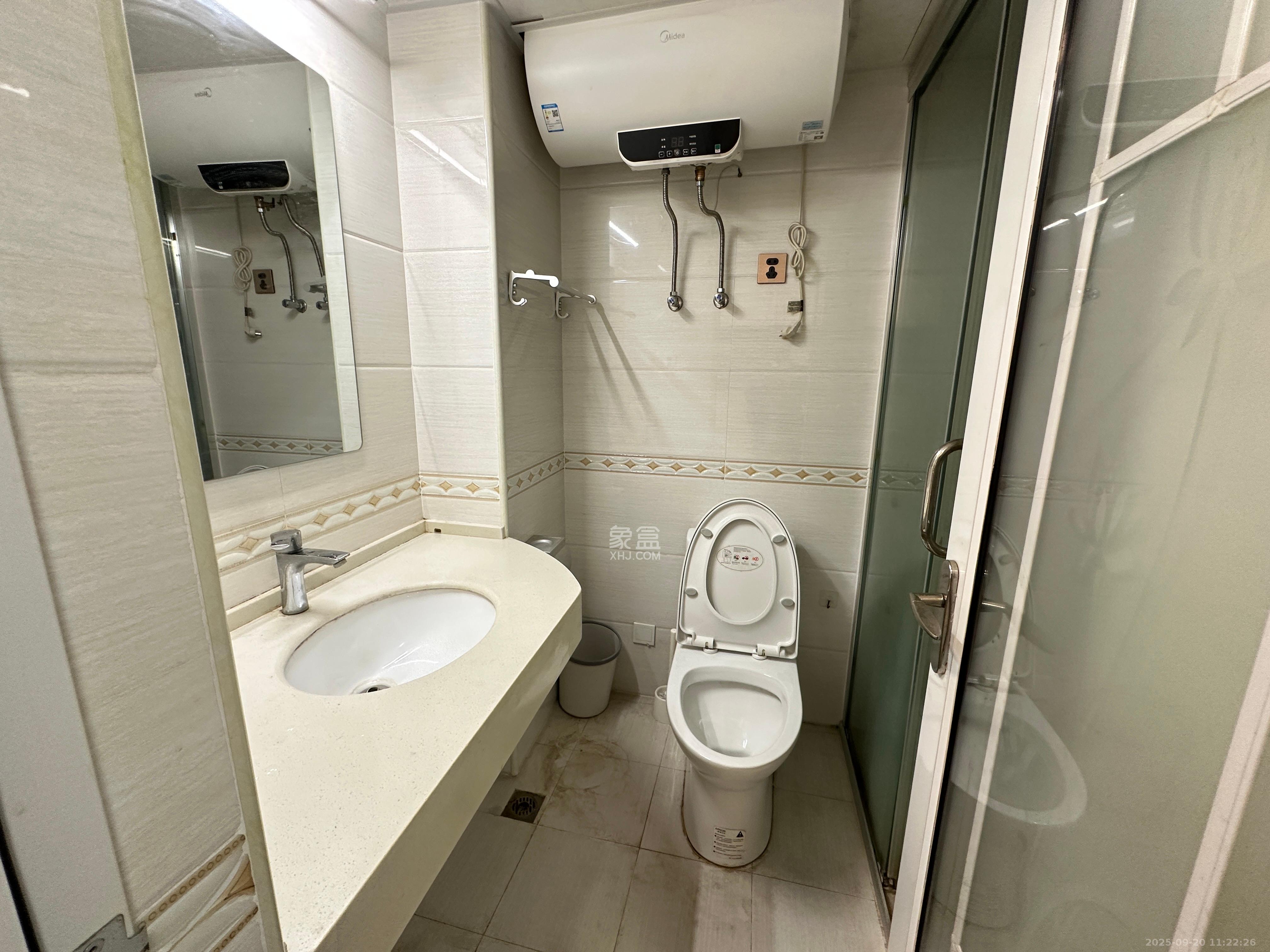 保利国际广场 1室1厅1卫 2200.0元/月 保利国际广场 1室1厅1卫 2200.0元/月室内图