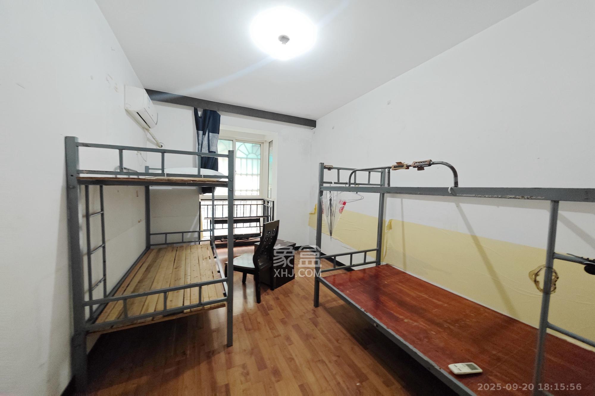 长鑫美树园 3室2厅2卫 80.0万 长鑫美树园 3室2厅2卫 80.0万卧室